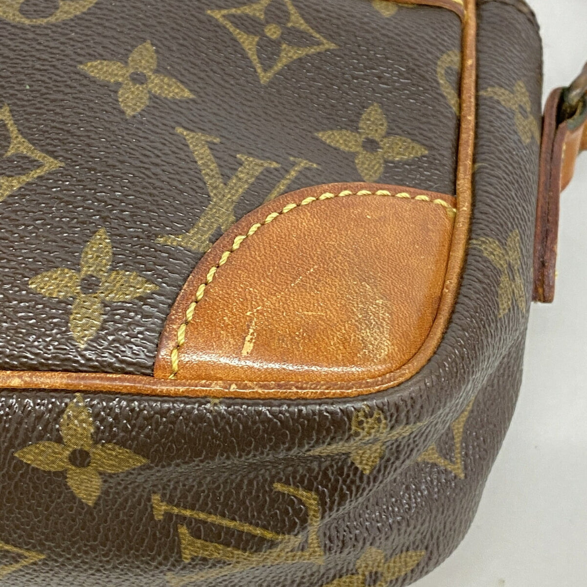 Louis Vuitton Brown Shoulder Bag (Pre-Owned)