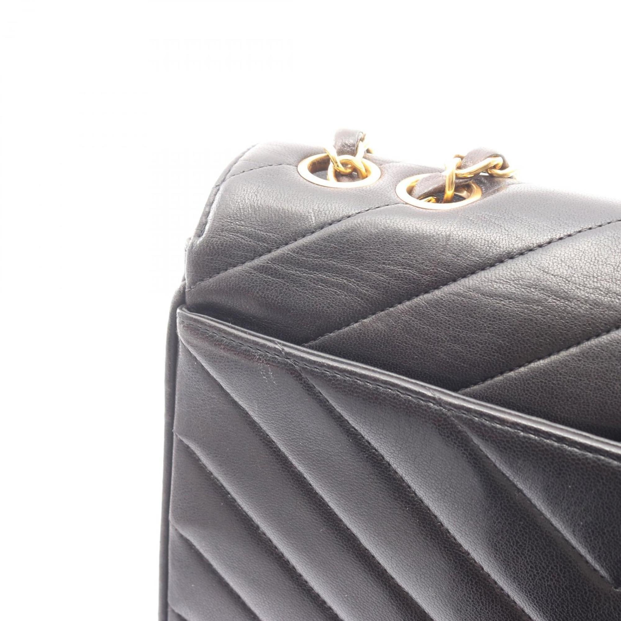 Chanel Black Leather Shoulder Bag (Pre-Owned)