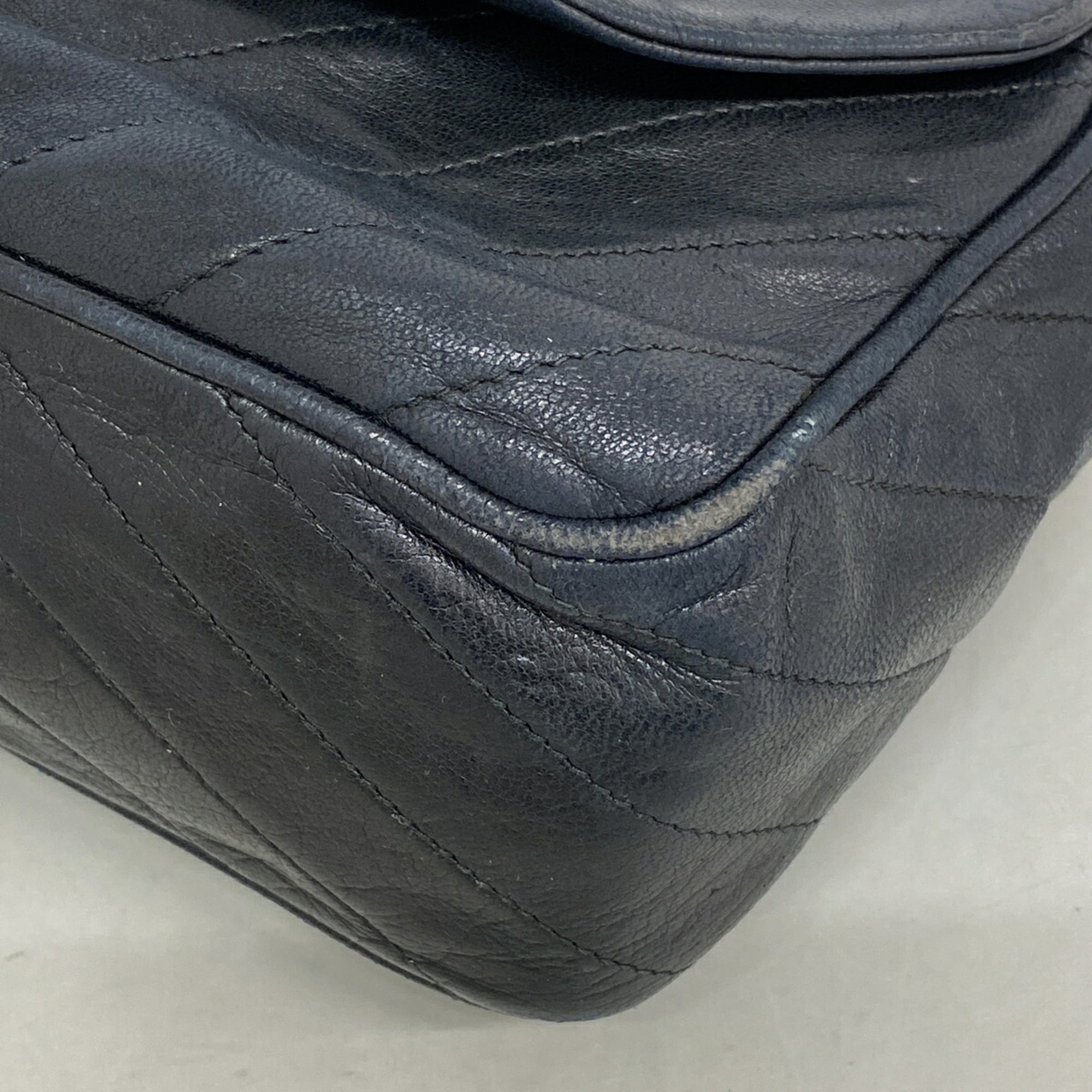 Chanel Black Leather Shoulder Bag (Pre-Owned)