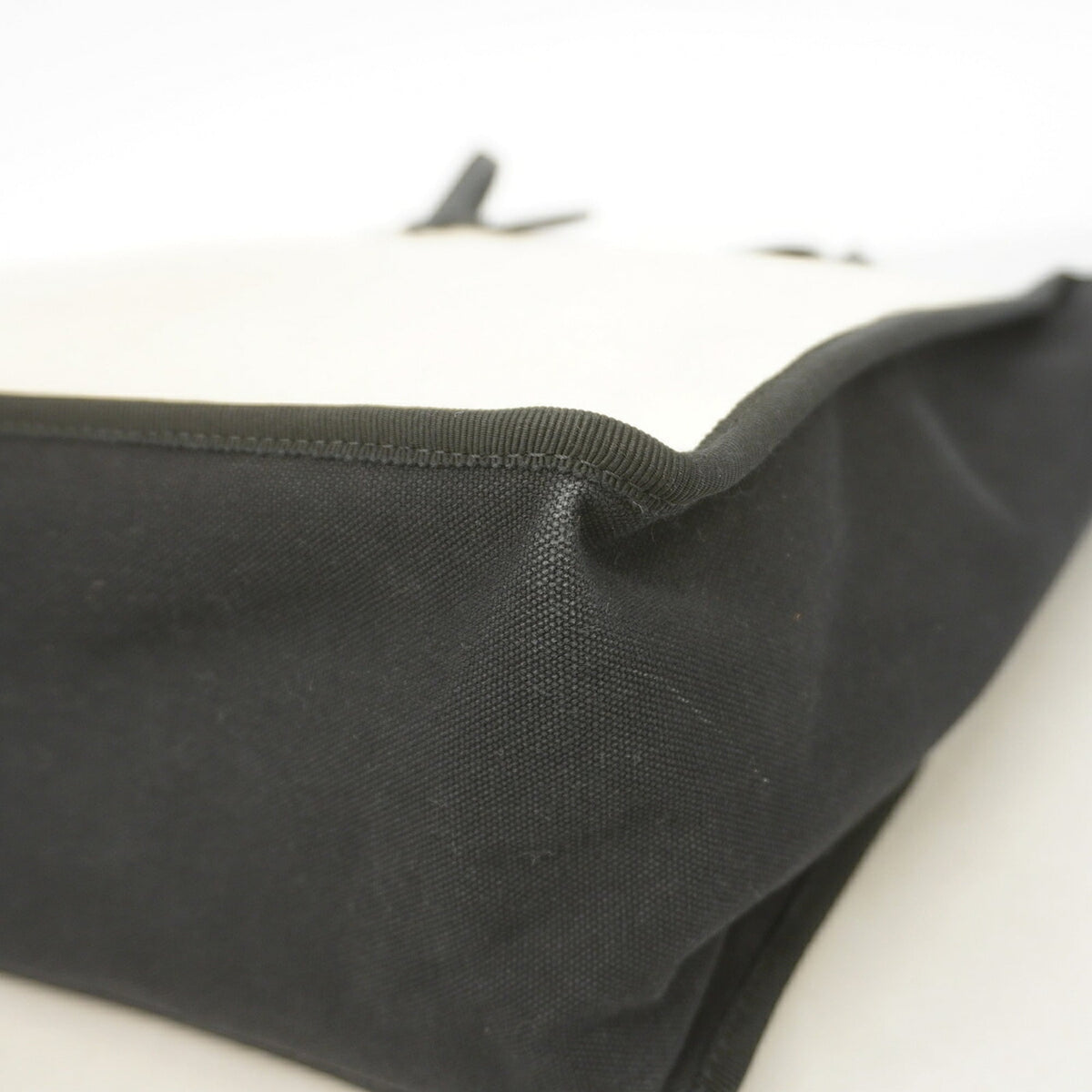 Chanel Black White Canvas Tote Bag (Pre-Owned)