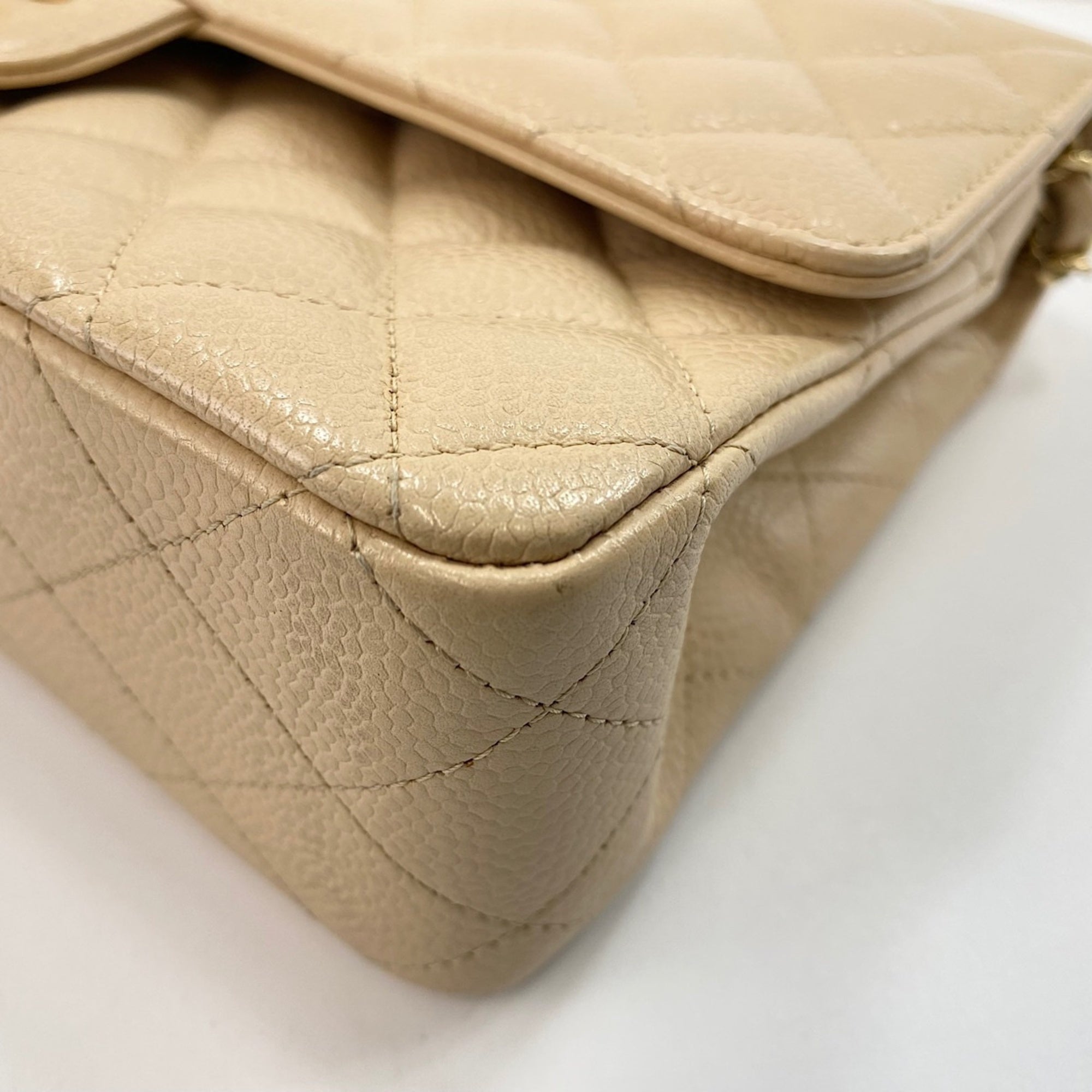 Chanel Matelasse Beige Shoulder Bag (Pre-Owned)