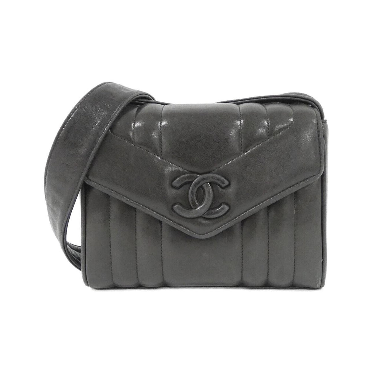 Chanel Black Leather Shoulder Bag (Pre-Owned)