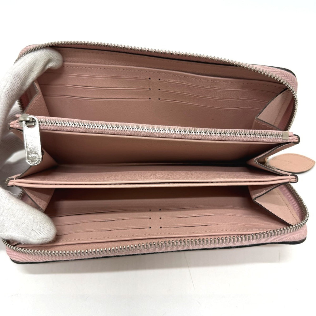Louis Vuitton Mahina Magnolia Mahina Leather Long Wallet (Bi-Fold) (Pre-Owned)
