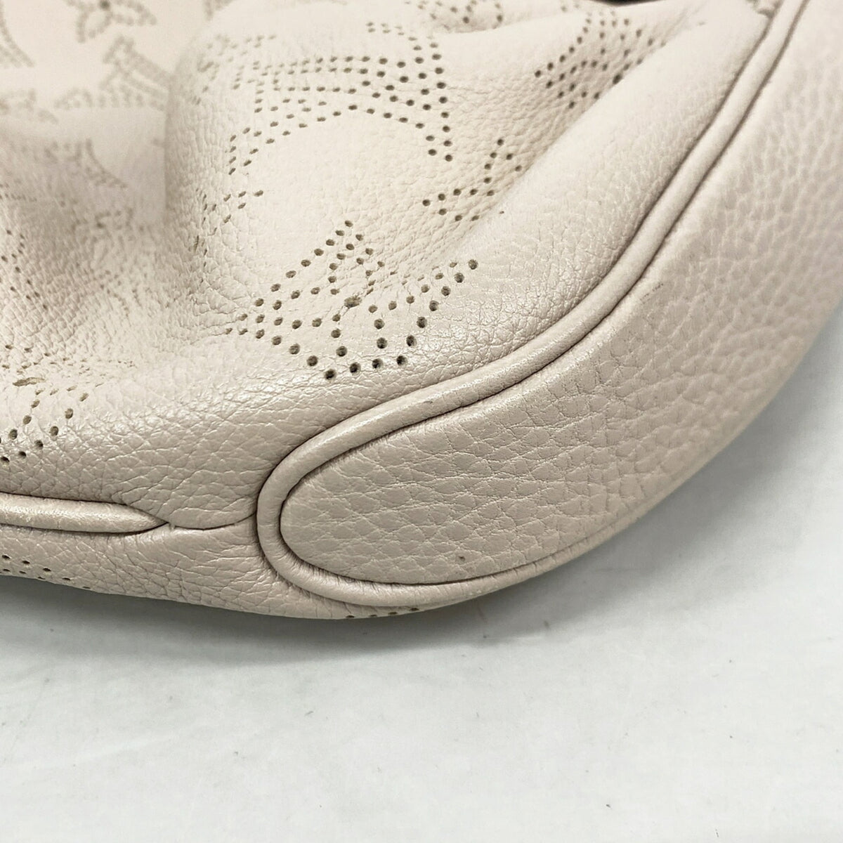 Louis Vuitton Sable Handbag (Pre-Owned)