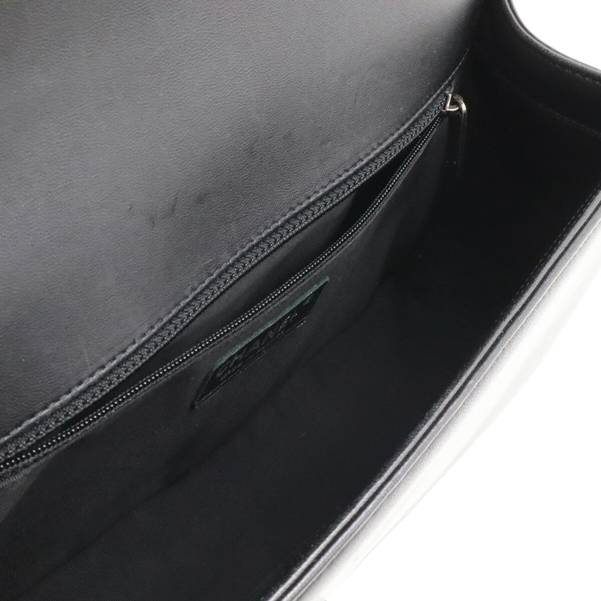 Chanel Matelasse Black Leather Shoulder Bag (Pre-Owned)