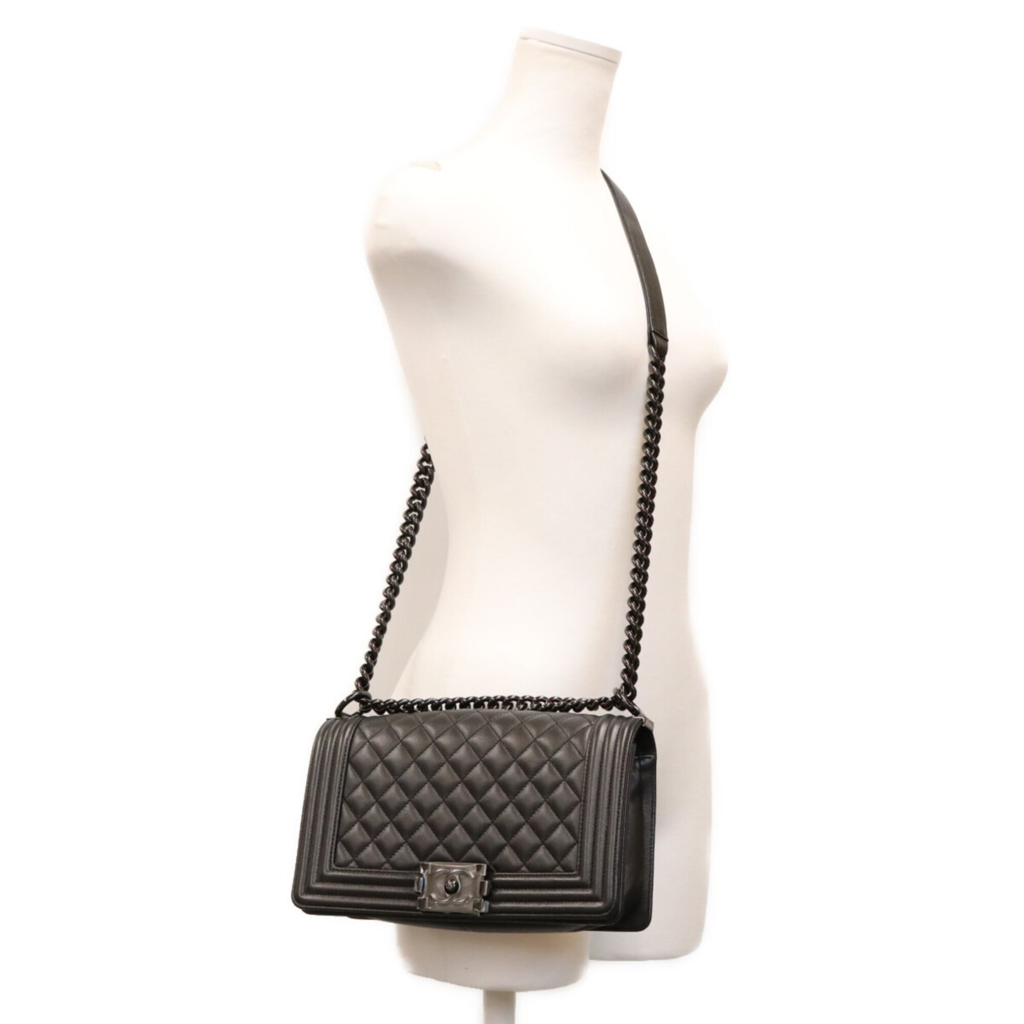 Chanel Black Grained Calfskin Shoulder Bag (Pre-Owned)