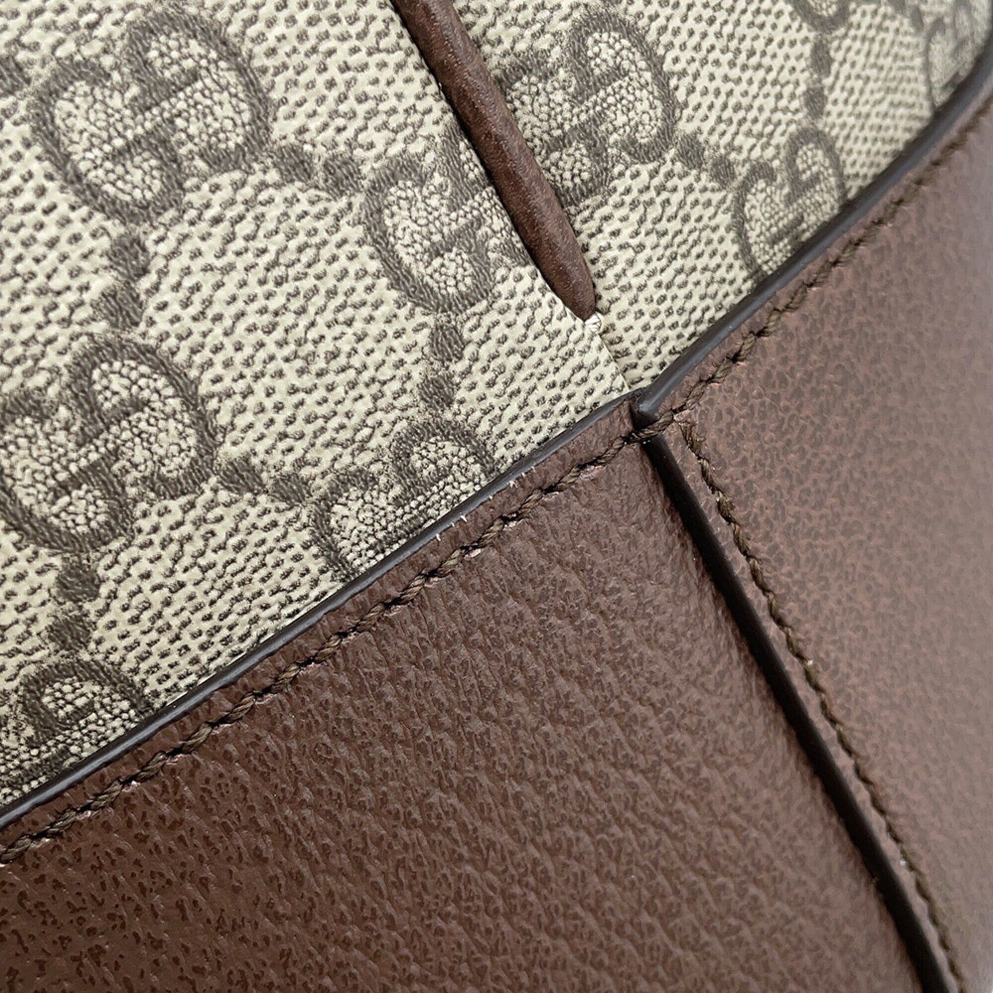 Gucci Beige Gg Supreme Leather Handbag (Pre-Owned)