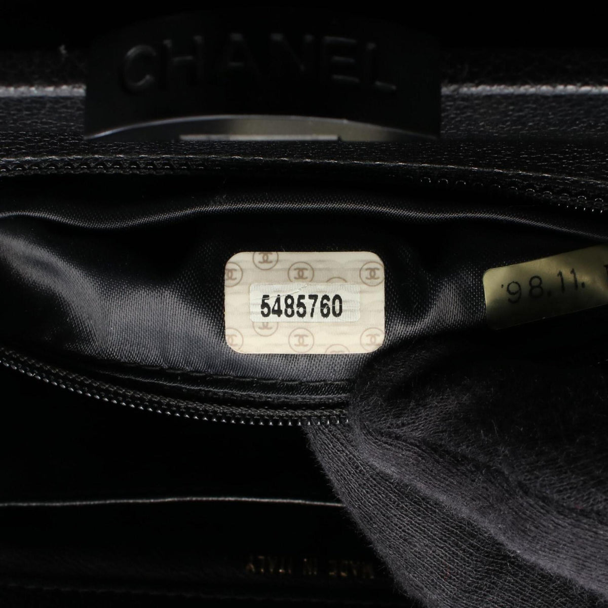 Chanel Black Grained Calfskin Handbag Shoulder Bag (Pre-Owned)