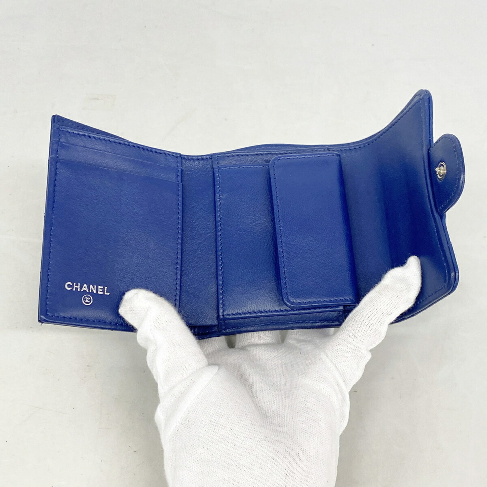 Chanel Blue Leather Wallet (Tri-Fold) (Pre-Owned)