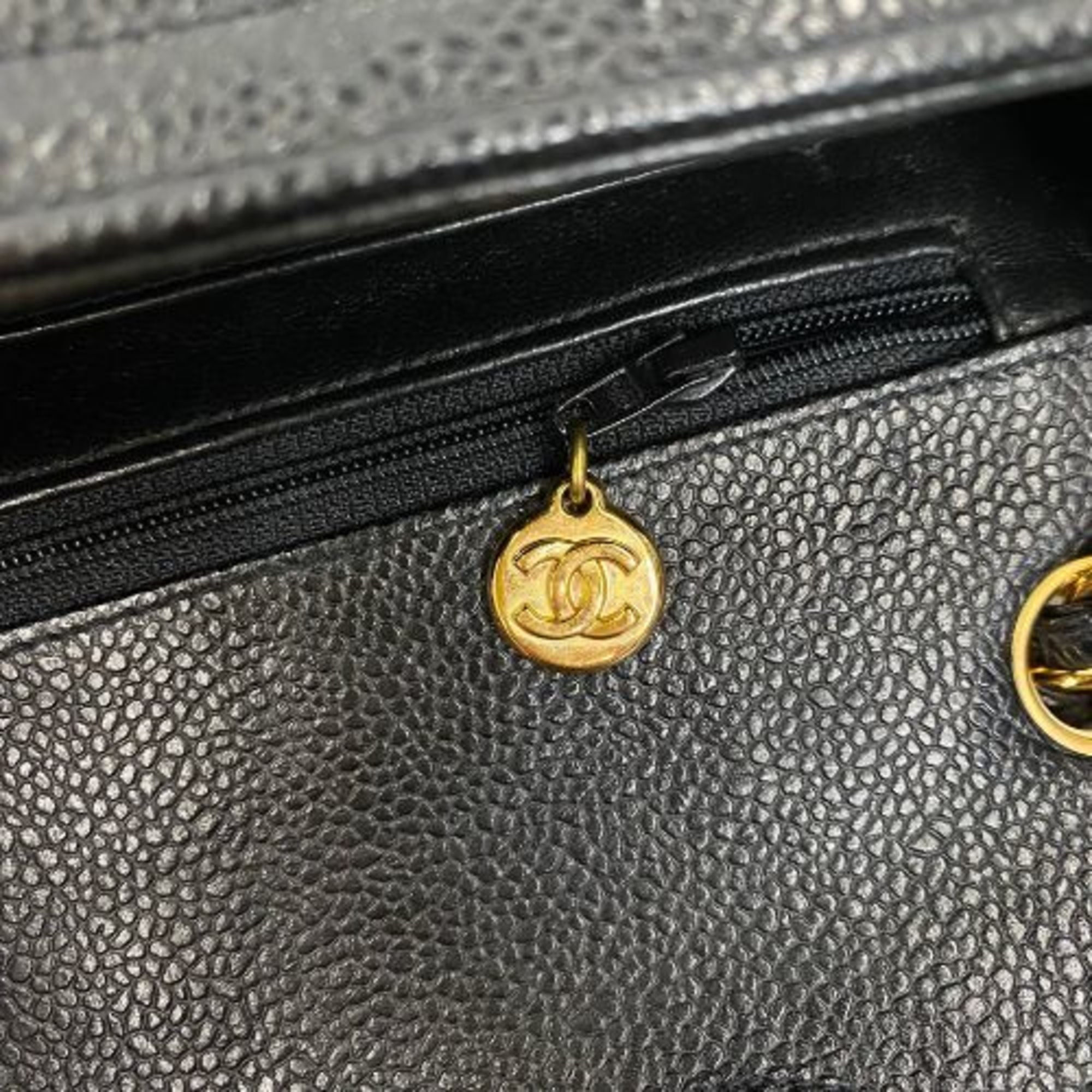 Chanel Black Shoulder Bag (Pre-Owned)