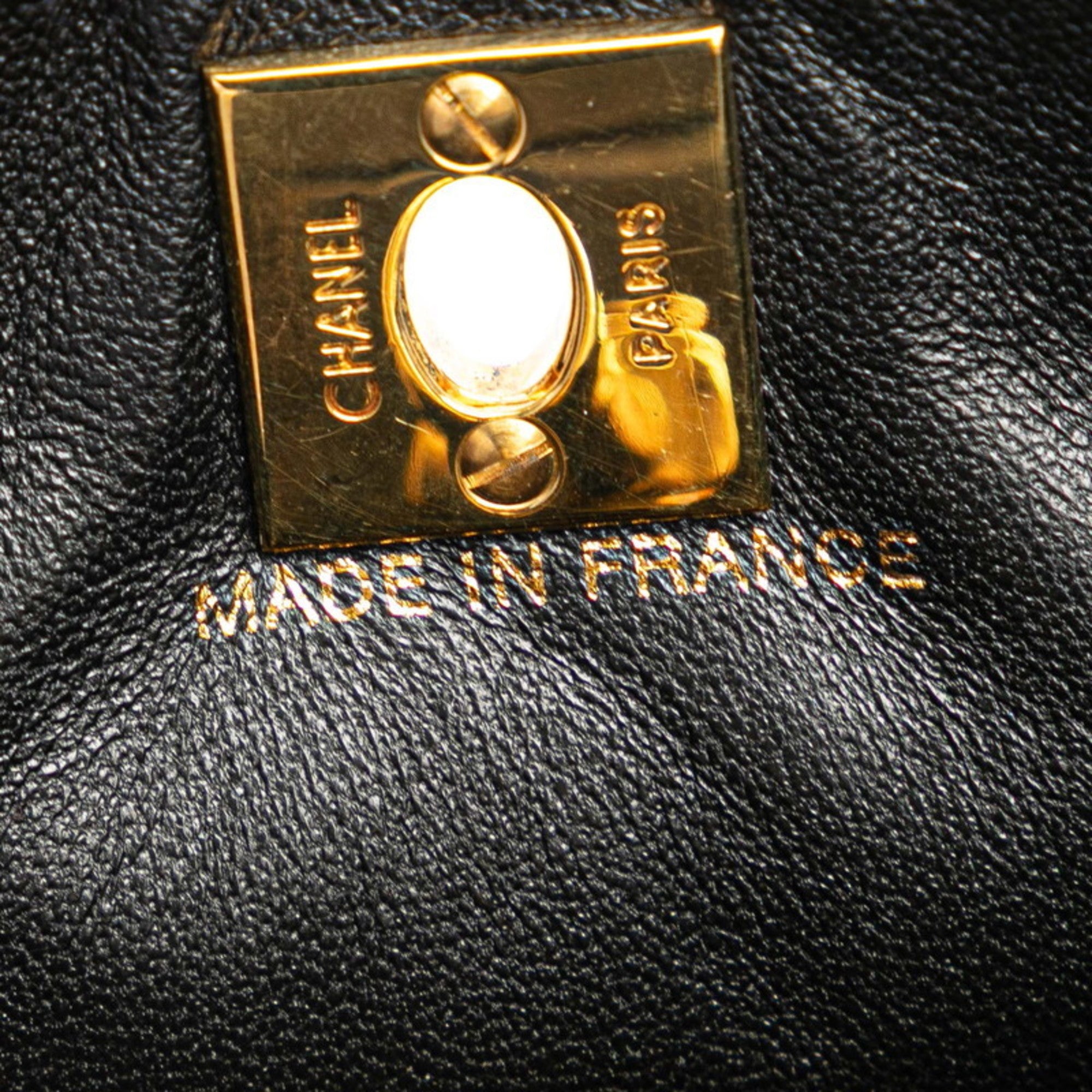 Chanel Black Leather Handbag (Pre-Owned)