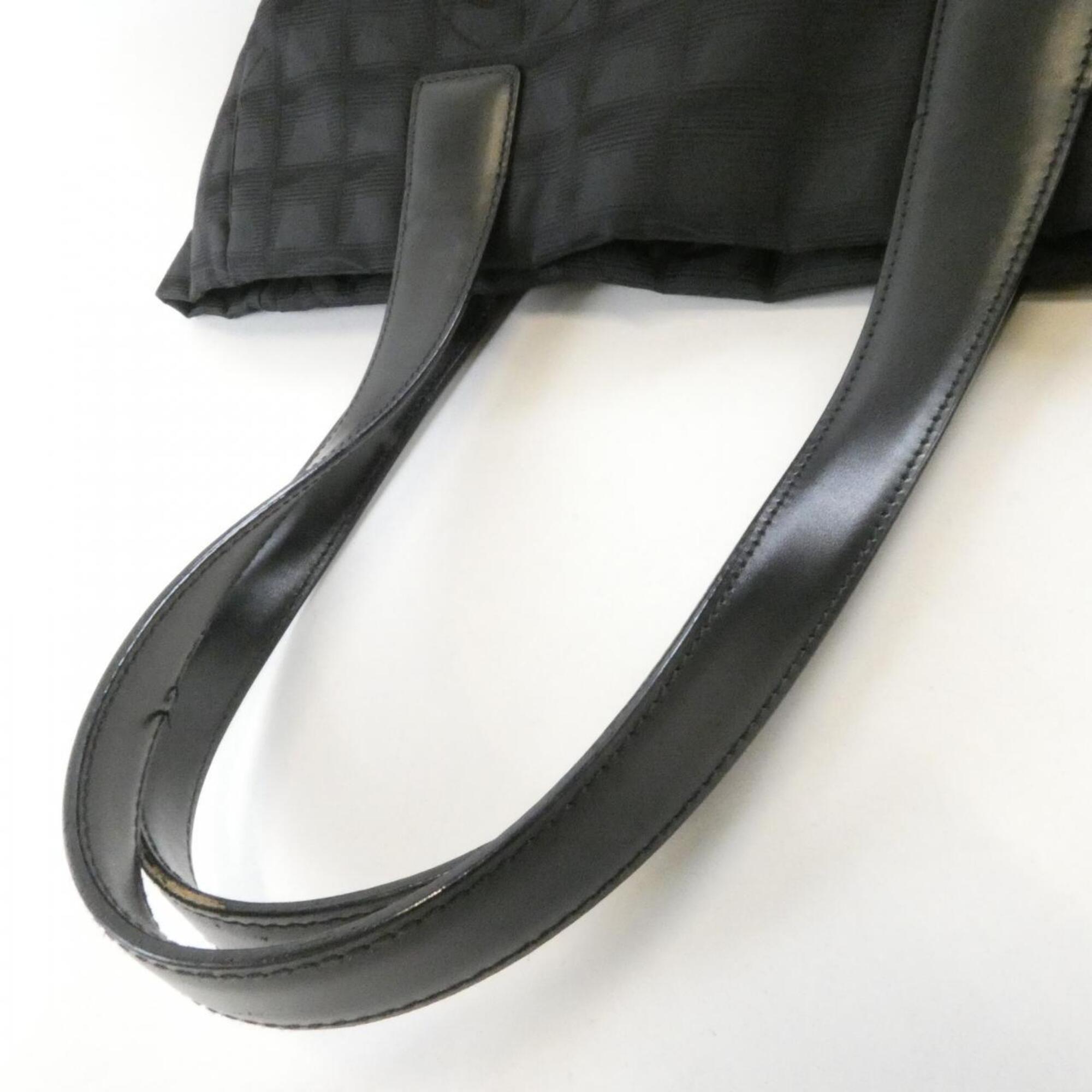 Chanel Black Nylon Handbag (Pre-Owned)