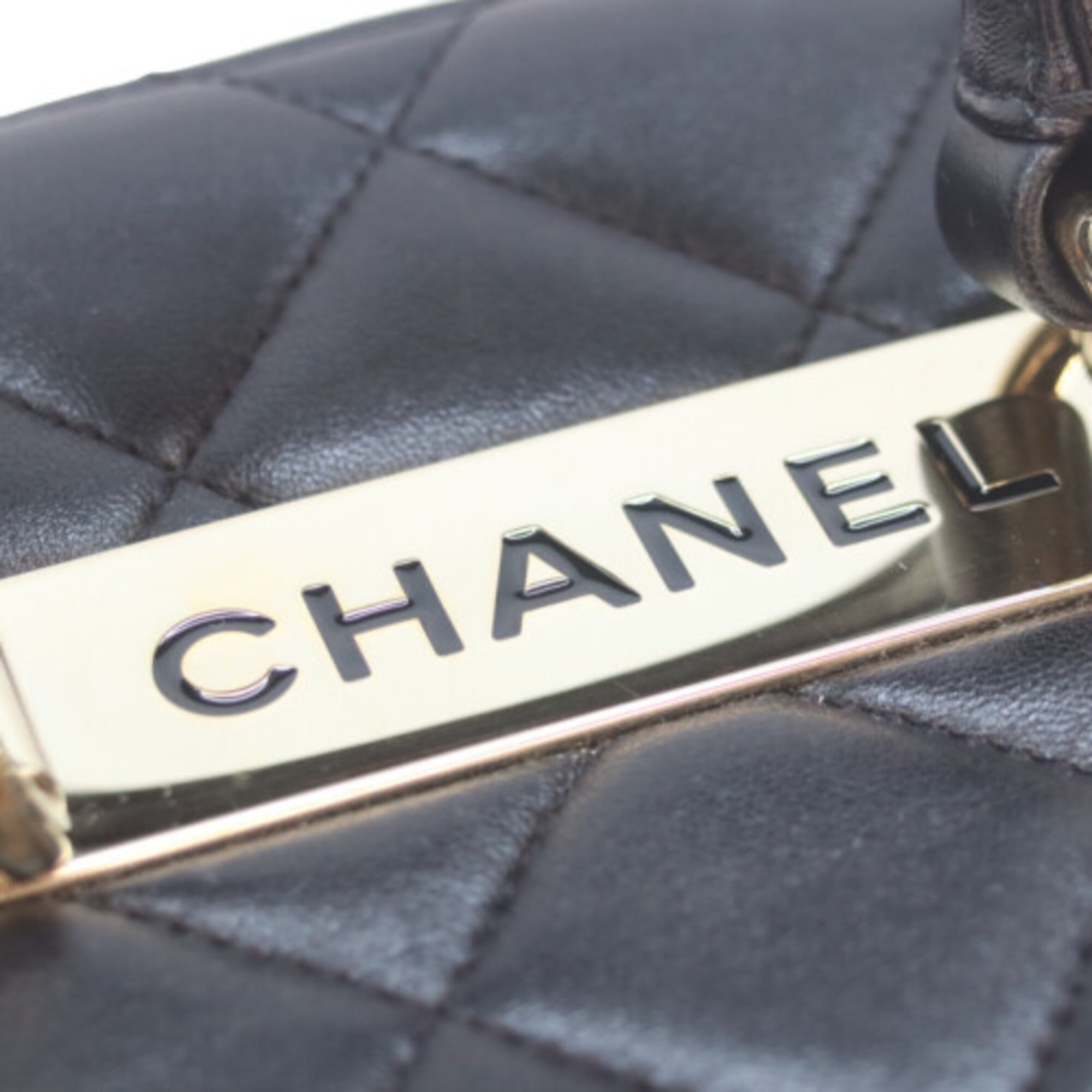 Chanel Black Leather Shoulder Bag (Pre-Owned)
