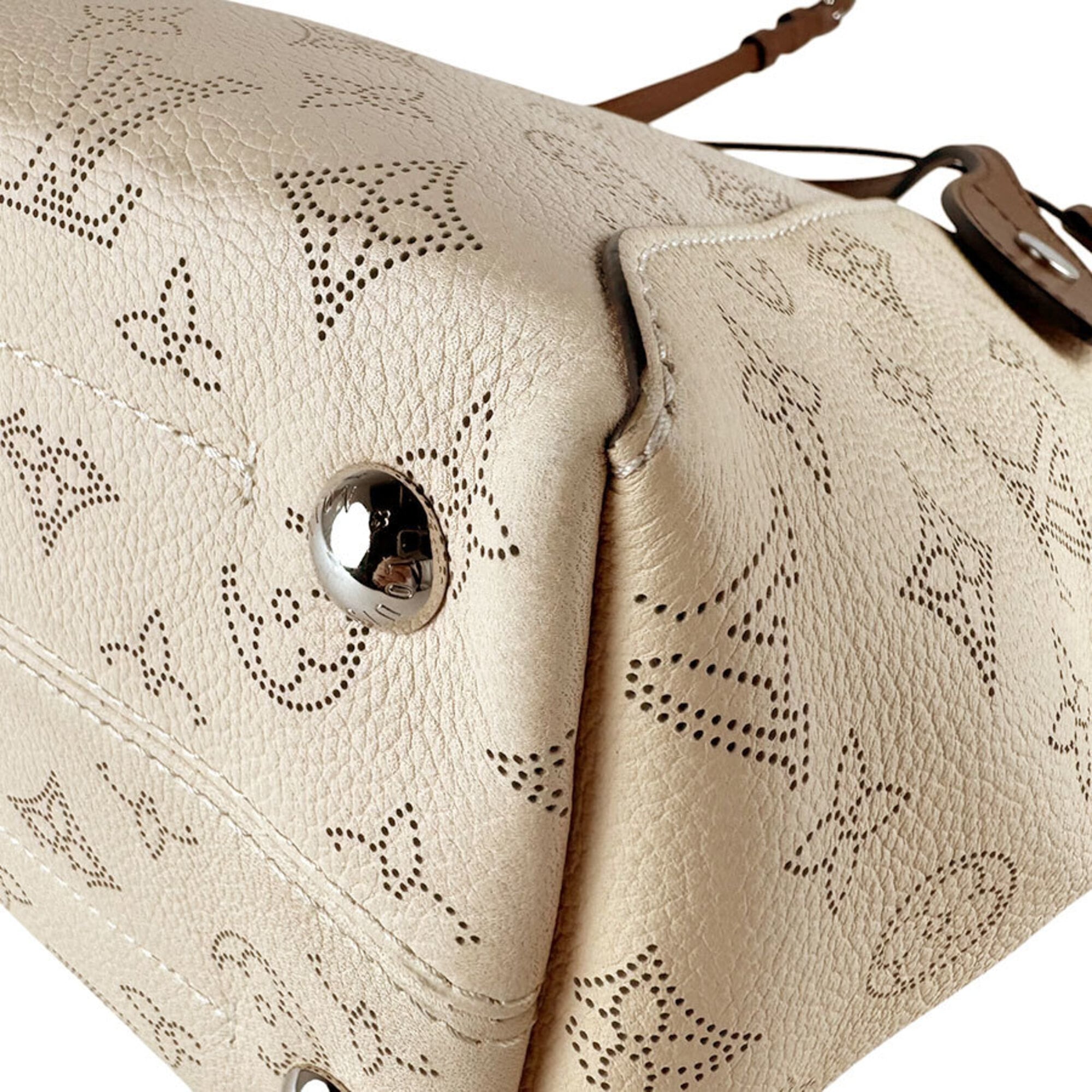 Louis Vuitton Beige Mahina Leather Handbag Shoulder Bag (Pre-Owned)