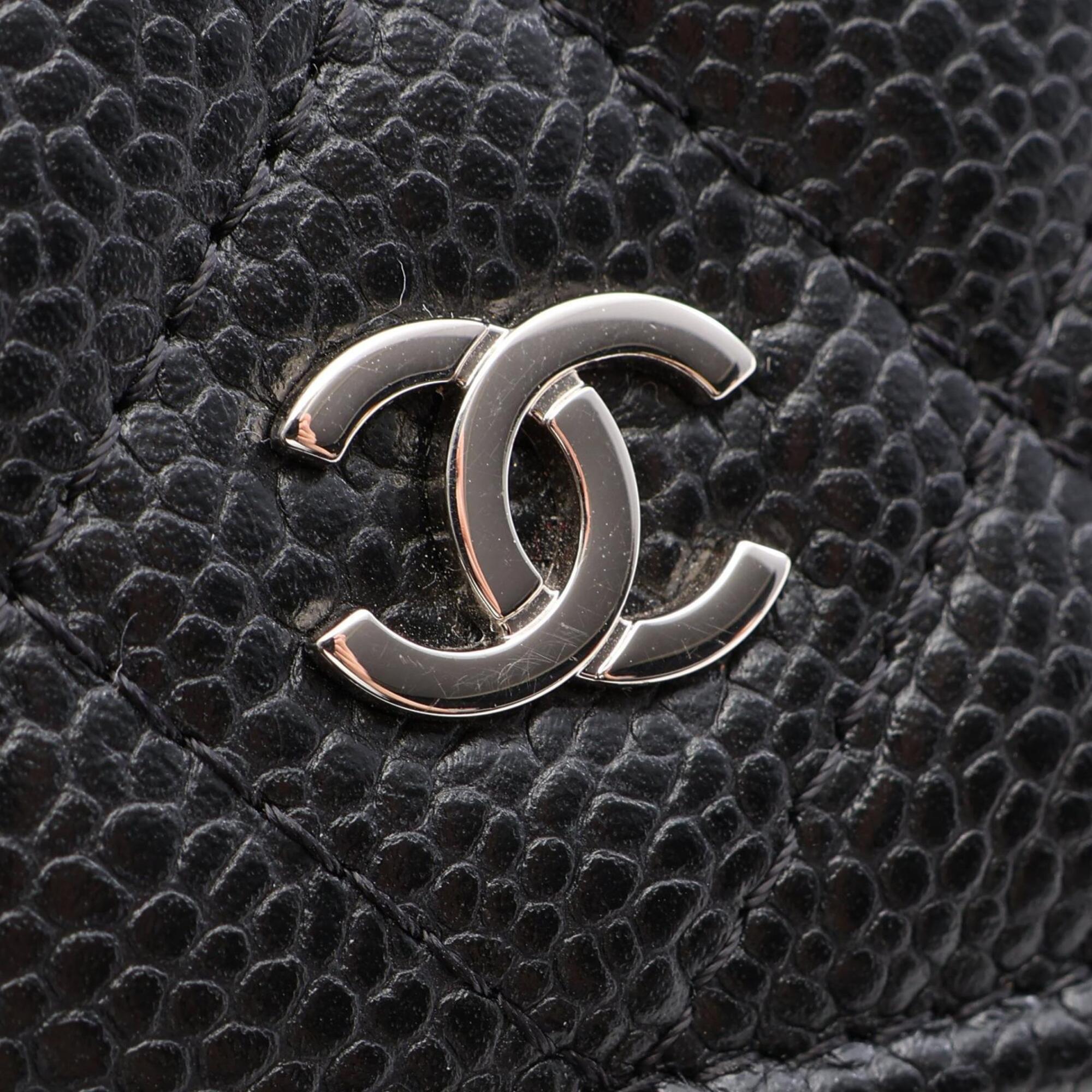 Chanel Black Grained Calfskin Handbag Shoulder Bag (Pre-Owned)