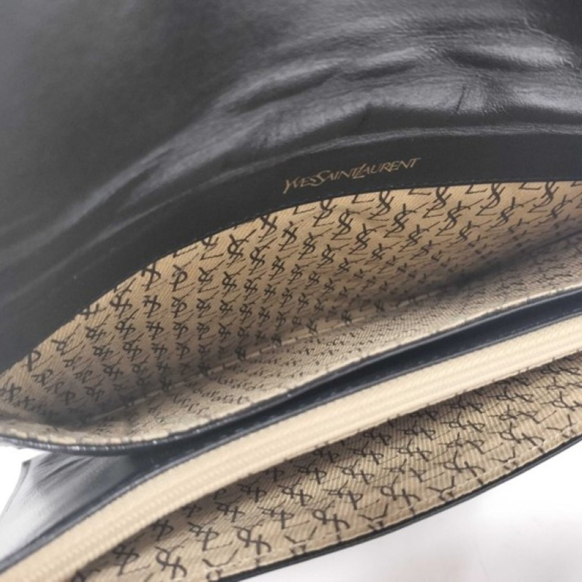 Yves Saint Laurent Black Leather Clutch Bag (Pre-Owned)