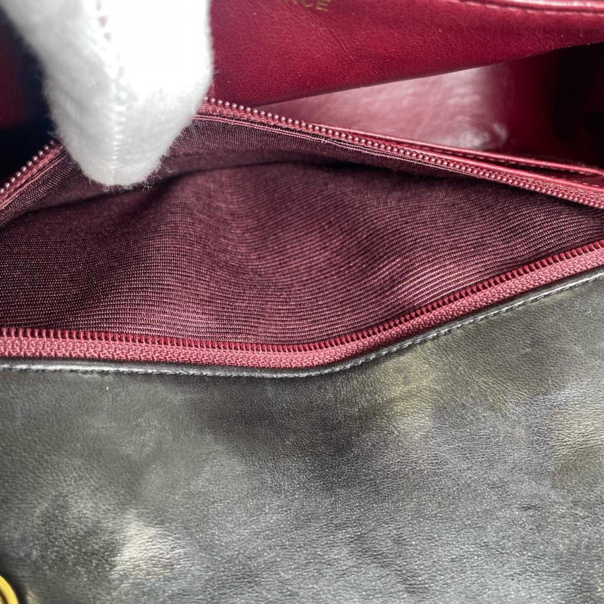 Chanel Black Leather Shoulder Bag (Pre-Owned)