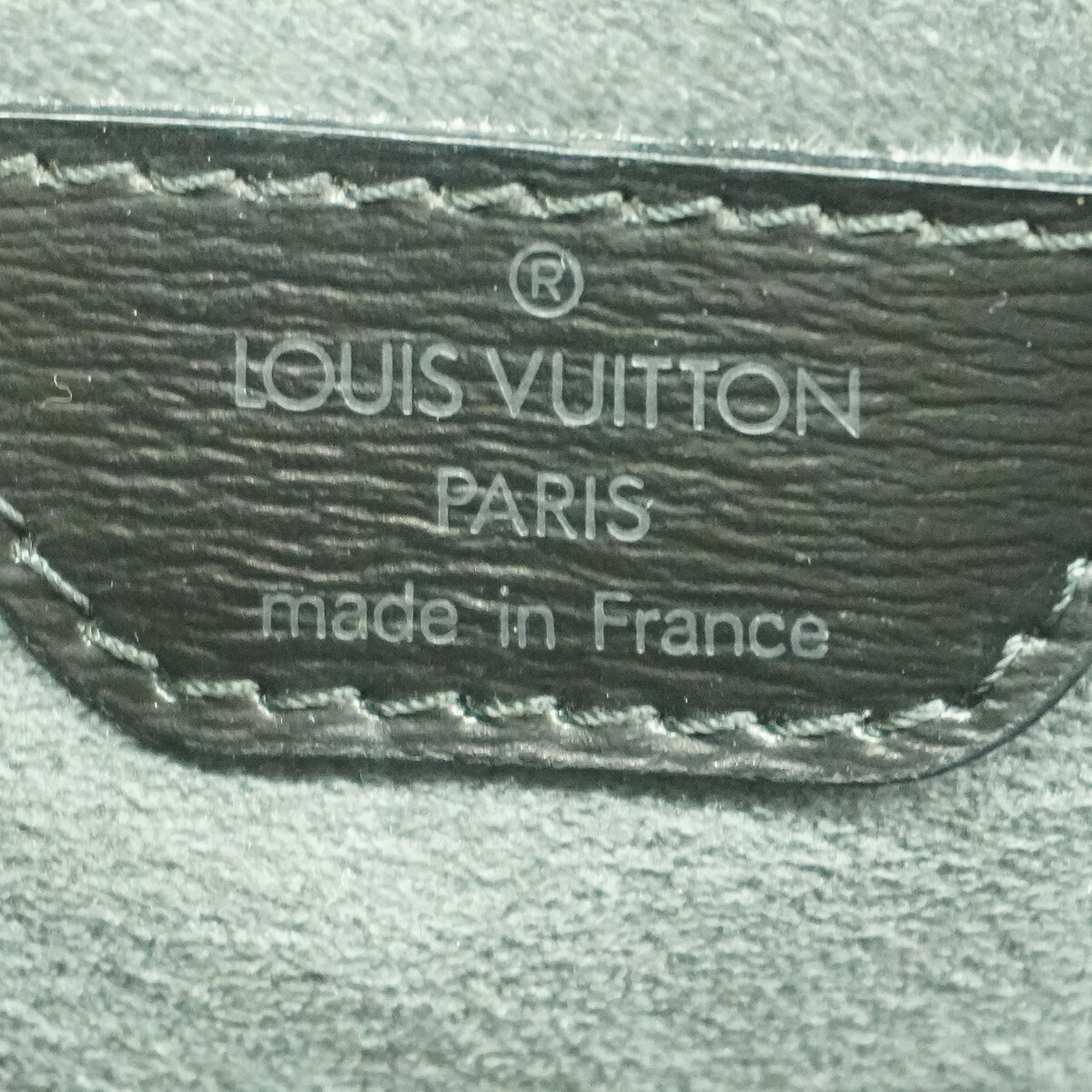 Louis Vuitton Noir Handbag (Pre-Owned)