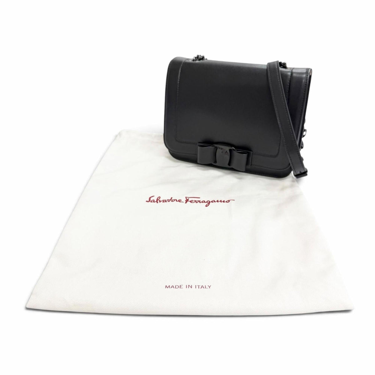 Salvatore Ferragamo Black Leather Shoulder Bag (Pre-Owned)