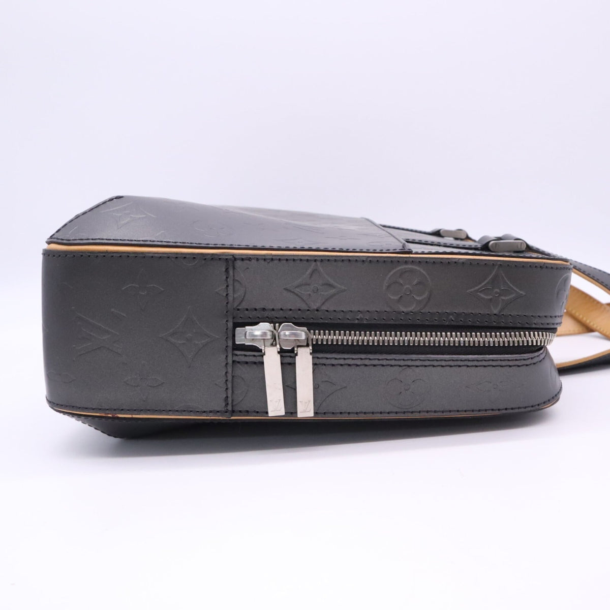 Louis Vuitton Gray Leather Handbag (Pre-Owned)