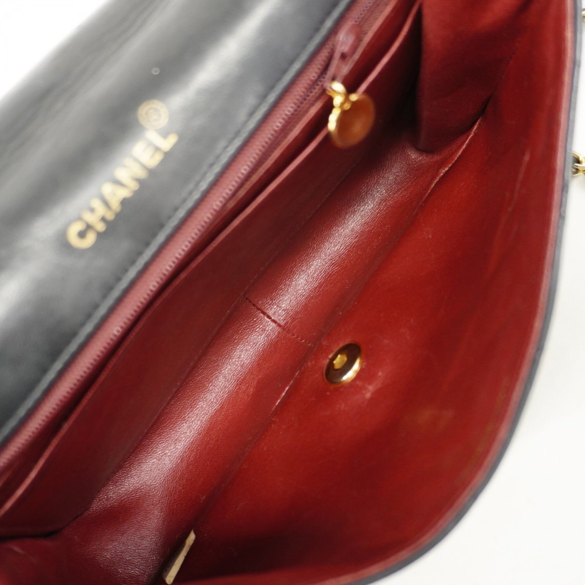 Chanel Black Leather Shoulder Bag (Pre-Owned)