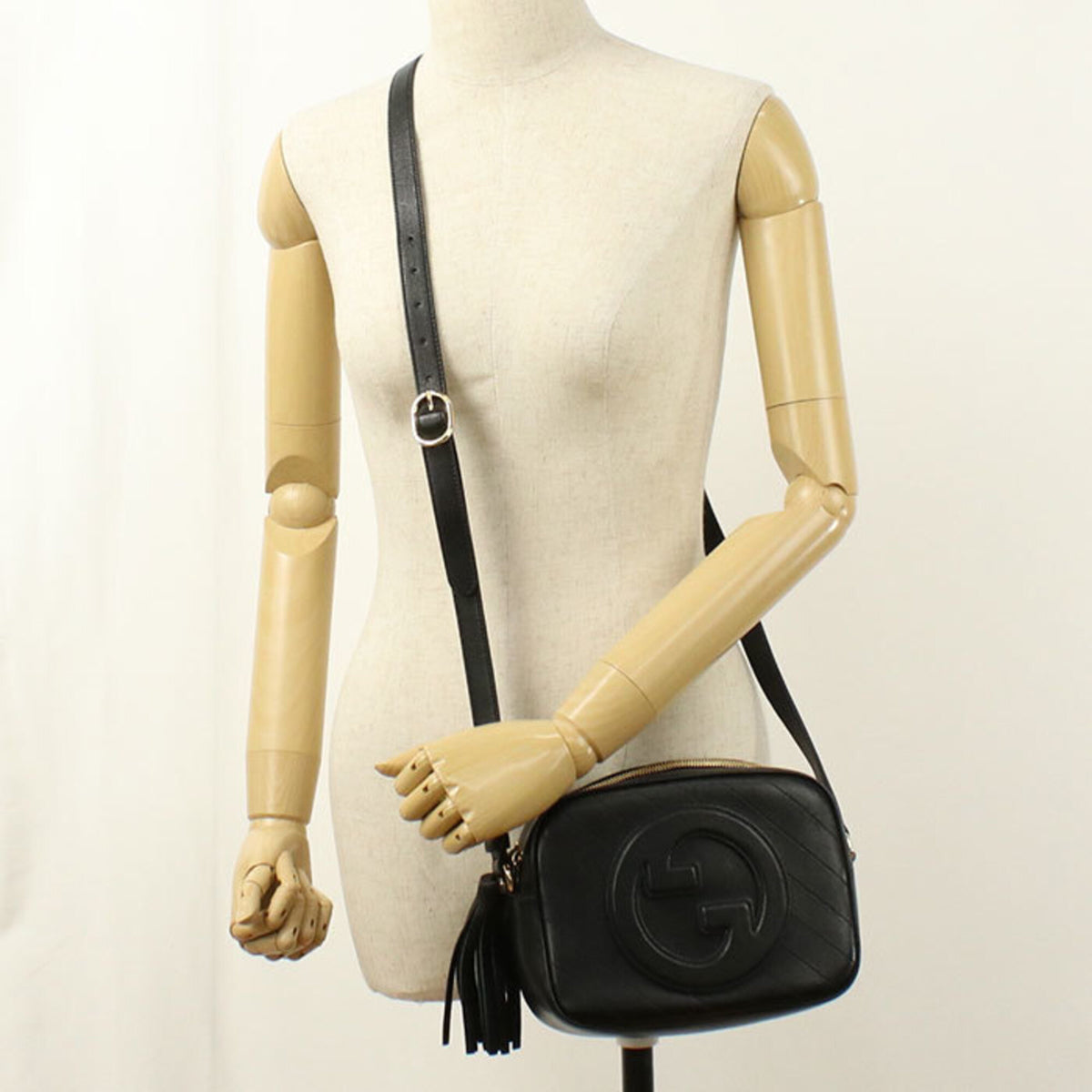 Gucci Black Leather Shoulder Bag (Pre-Owned)