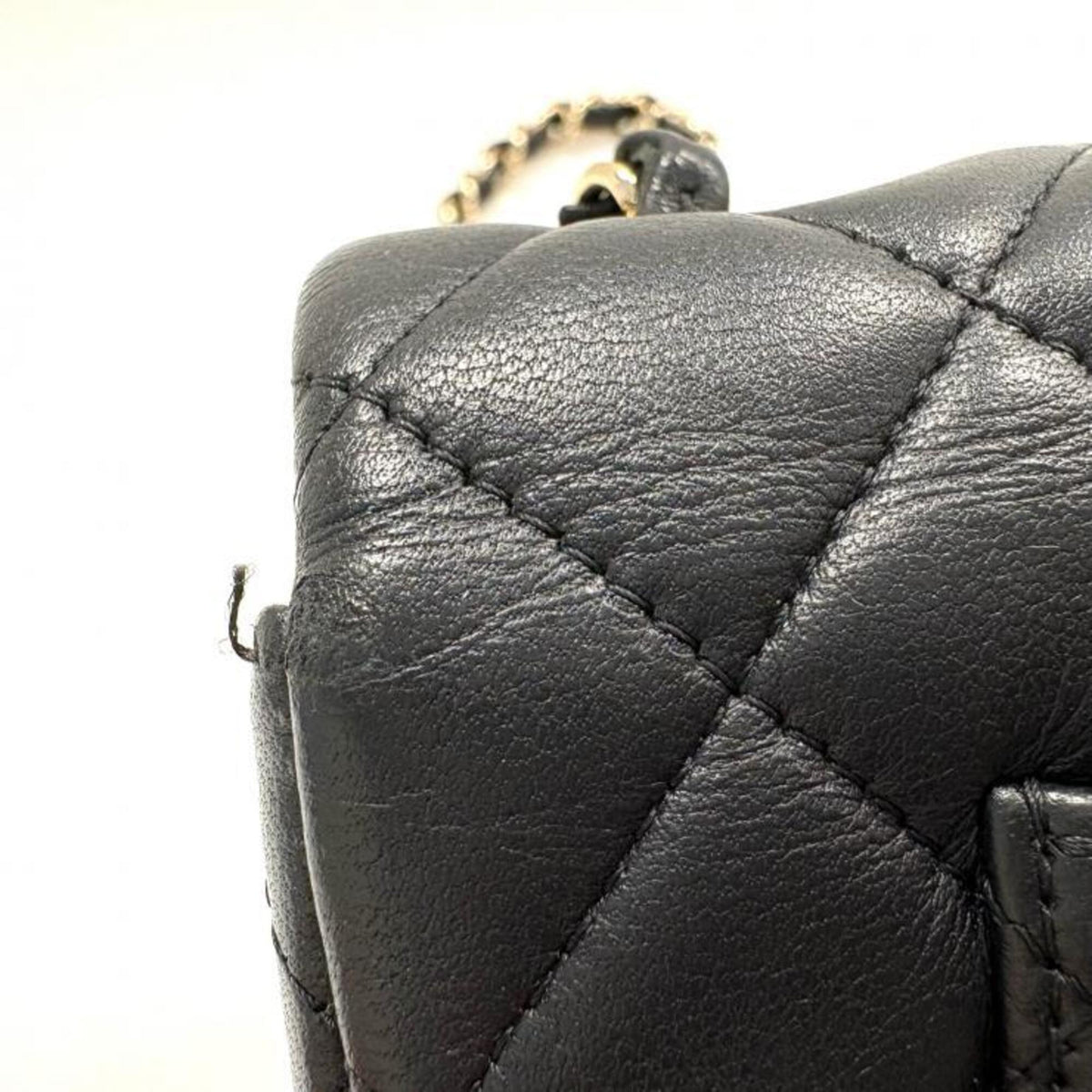 Chanel Black Leather Shoulder Bag (Pre-Owned)