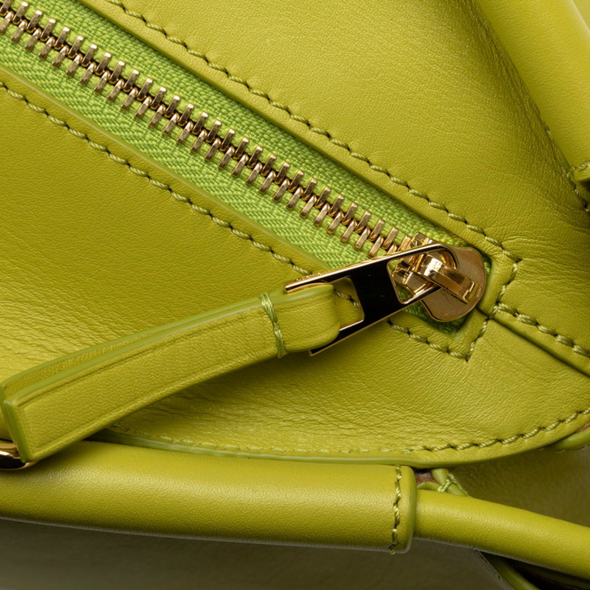 Loewe Green Leather Handbag Shoulder Bag (Pre-Owned)