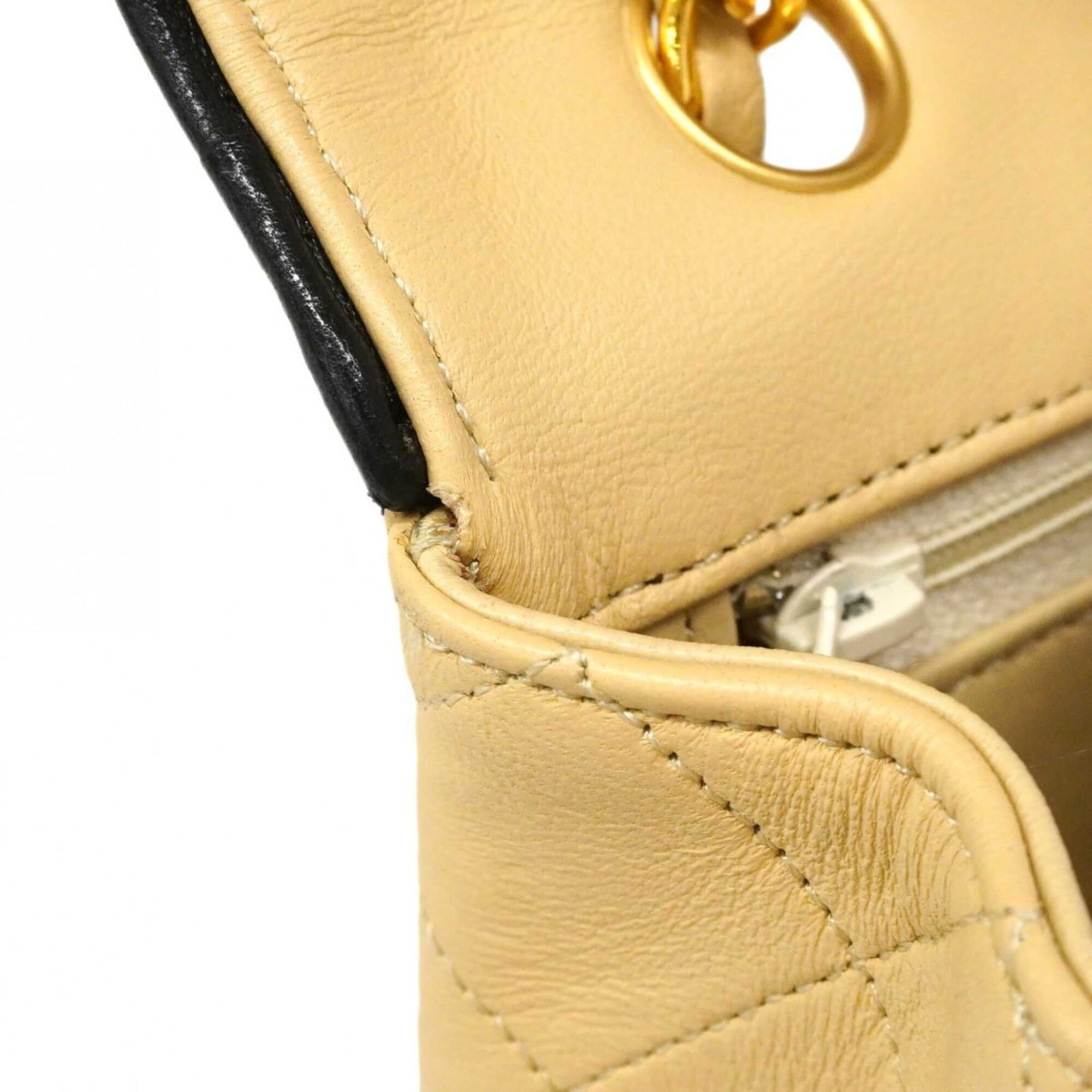 Chanel Beige Black Leather Shoulder Bag (Pre-Owned)