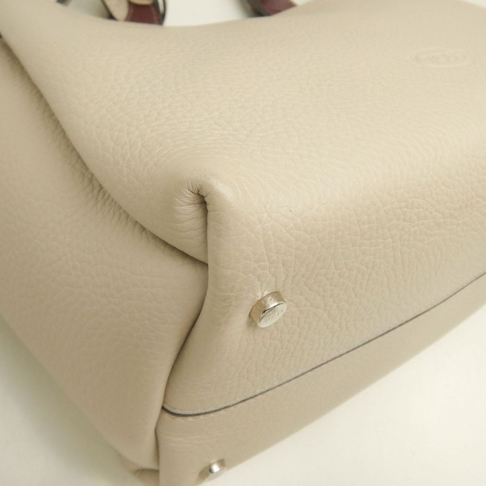Tod's Cream Leather Handbag (Pre-Owned)