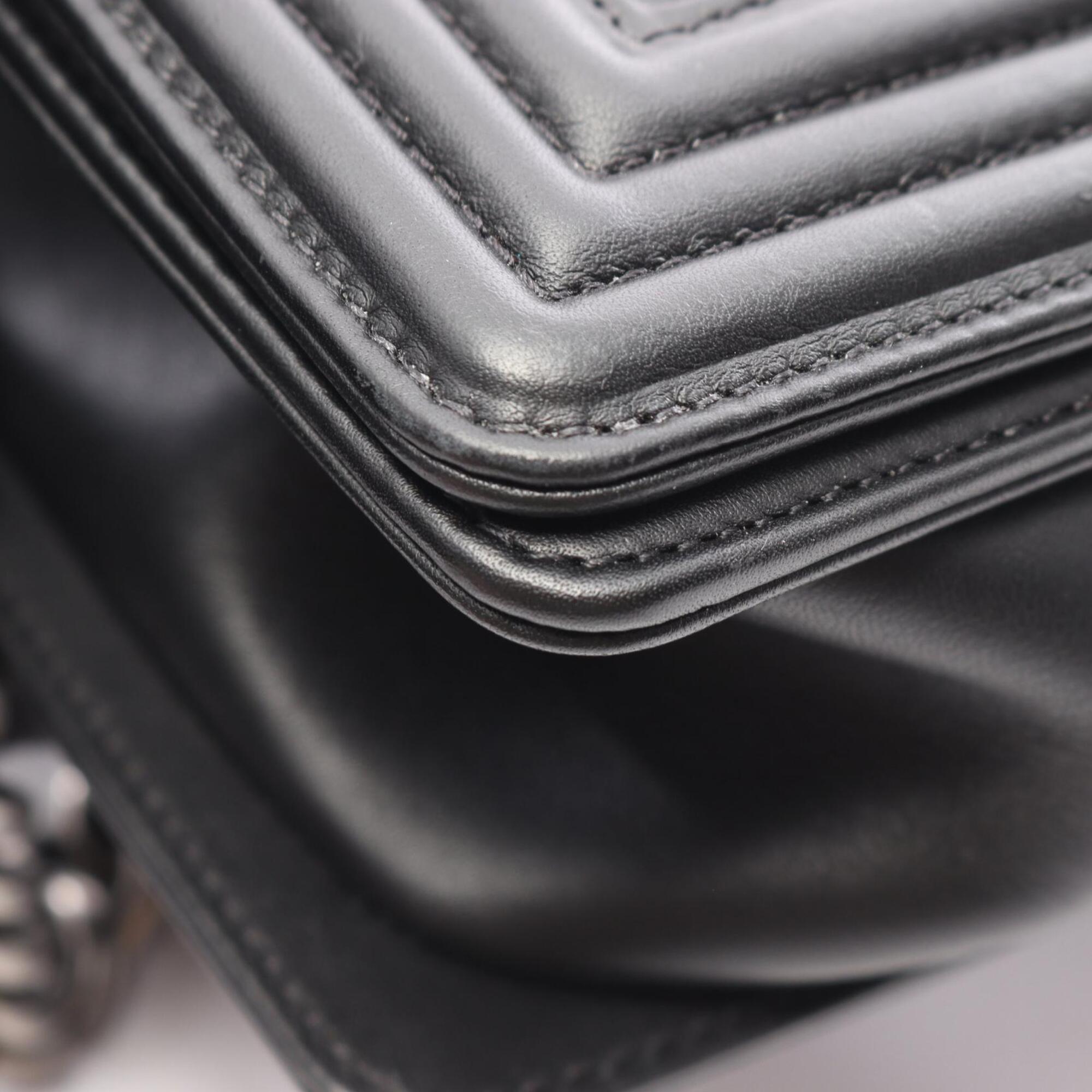 Chanel Black Leather Handbag Shoulder Bag (Pre-Owned)