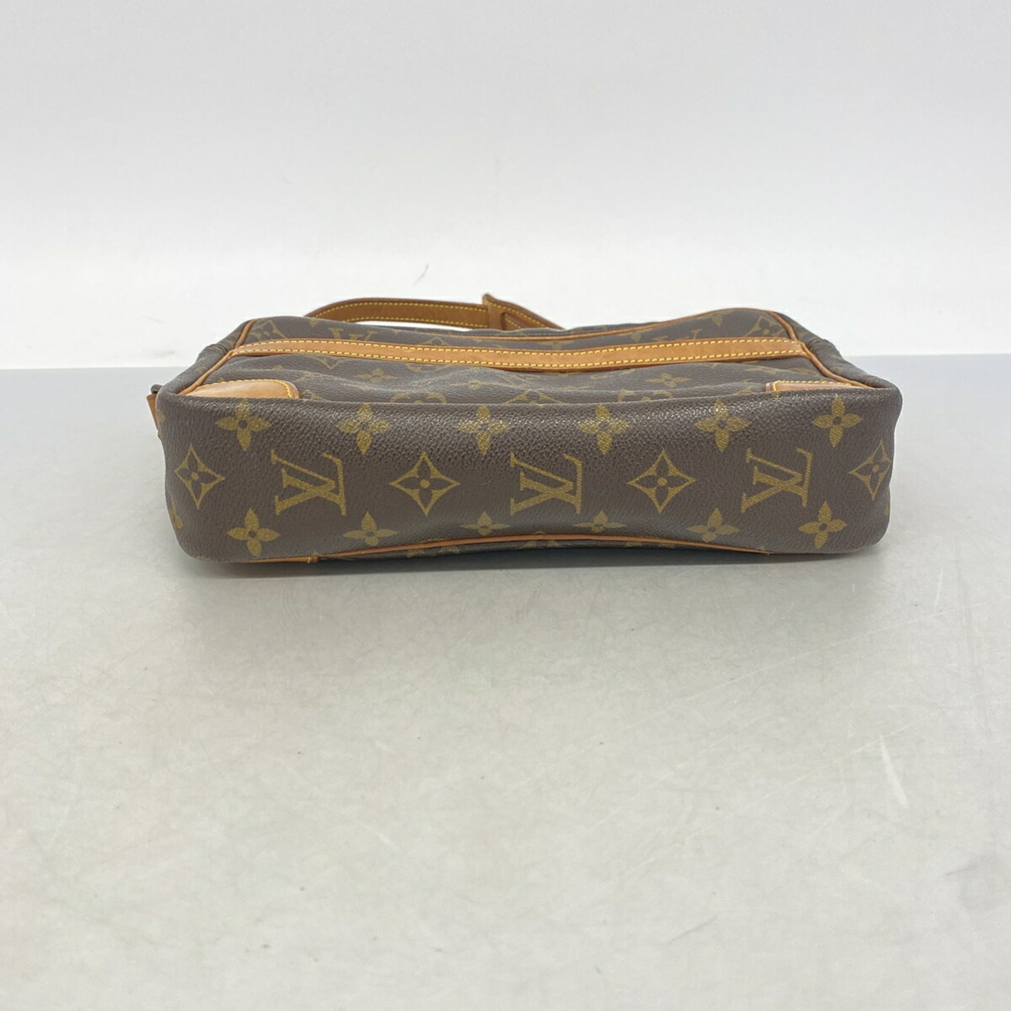 Louis Vuitton Brown Shoulder Bag (Pre-Owned)
