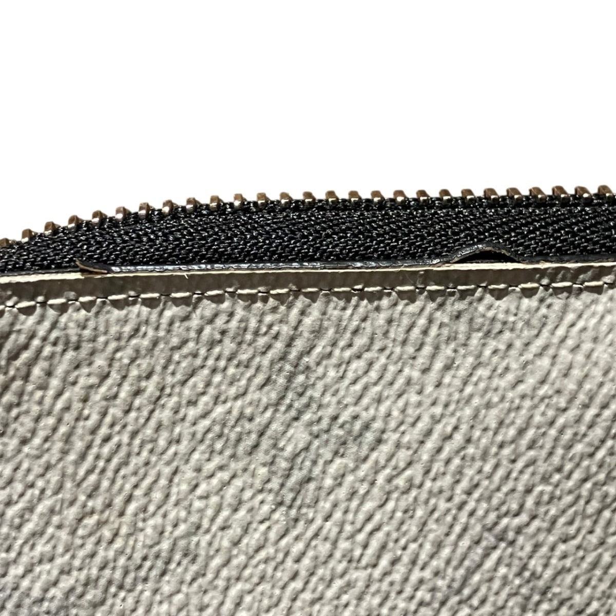 Louis Vuitton Taigarama White Taigarama Long Wallet (Bi-Fold) (Pre-Owned)