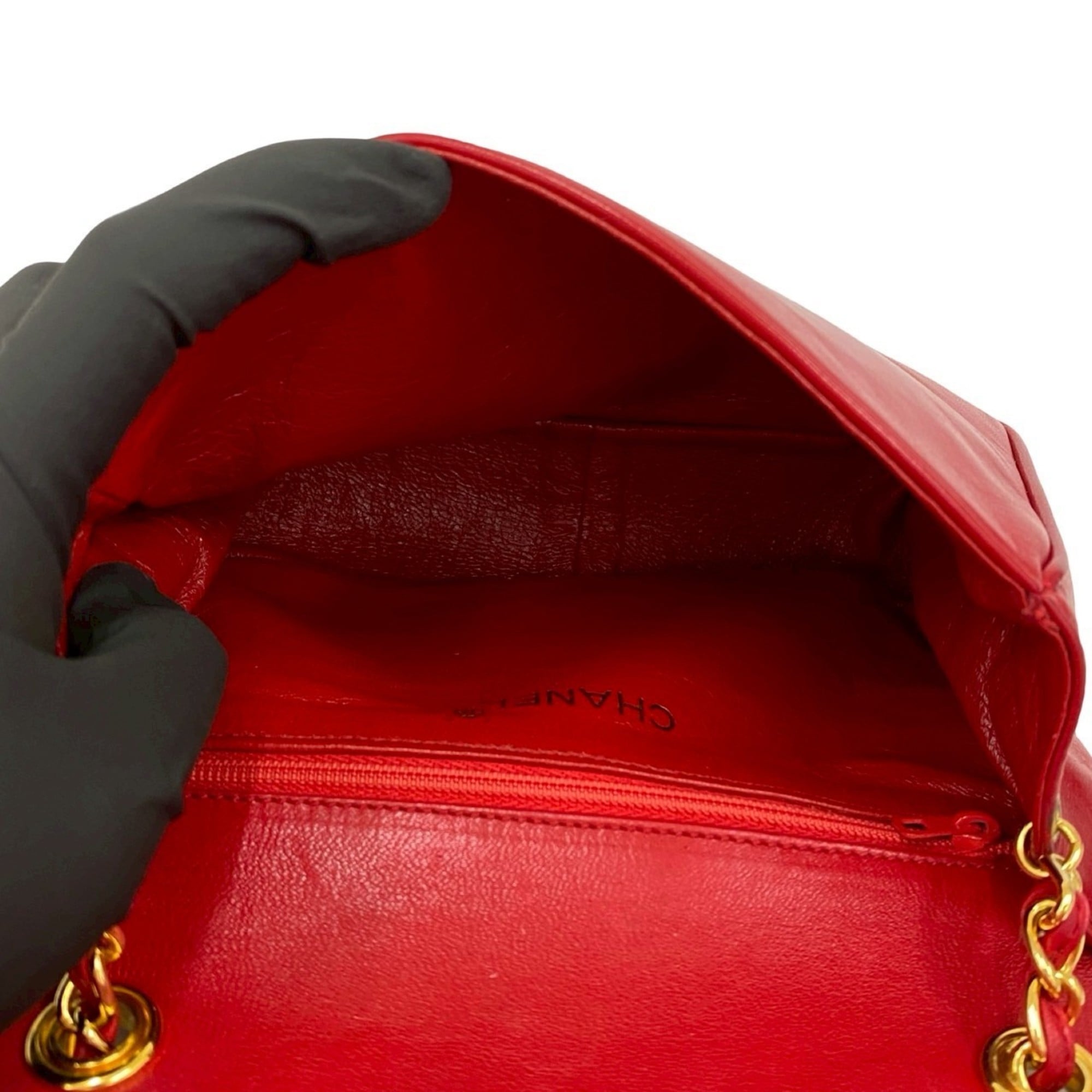 Chanel Red Color Leather Shoulder Bag (Pre-Owned)