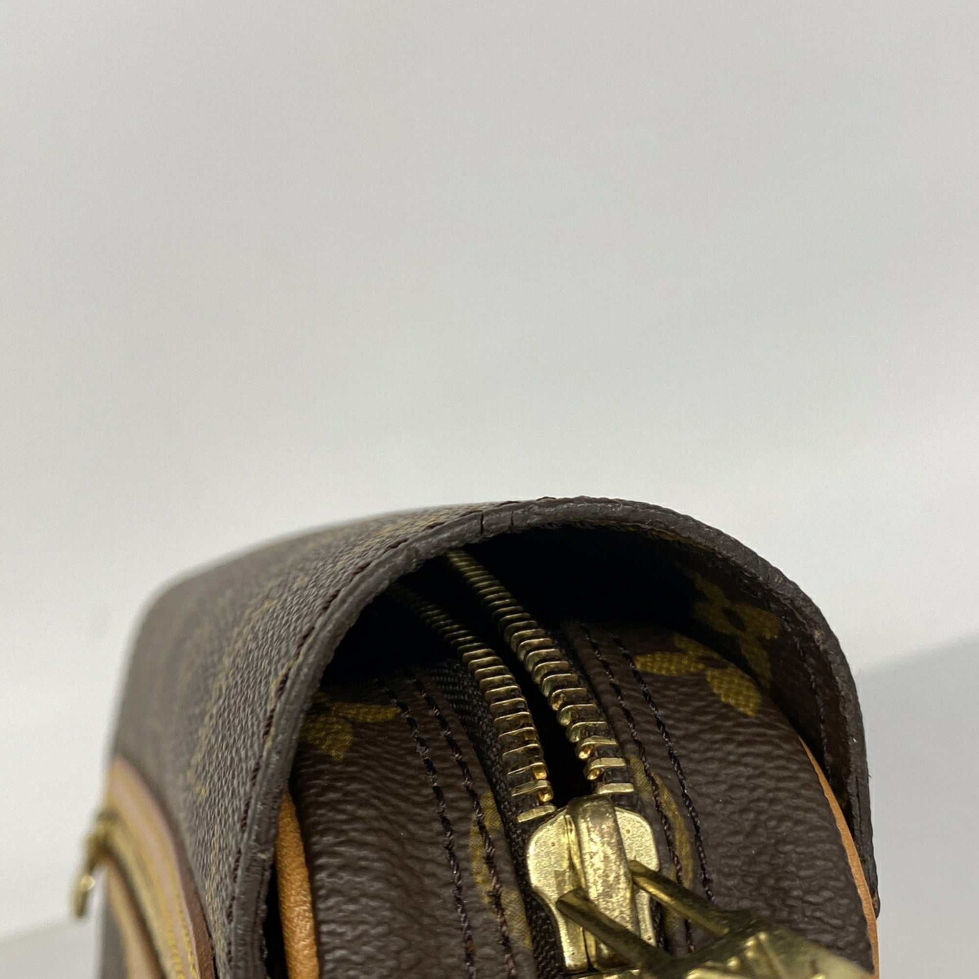 Louis Vuitton Brown Shoulder Bag (Pre-Owned)