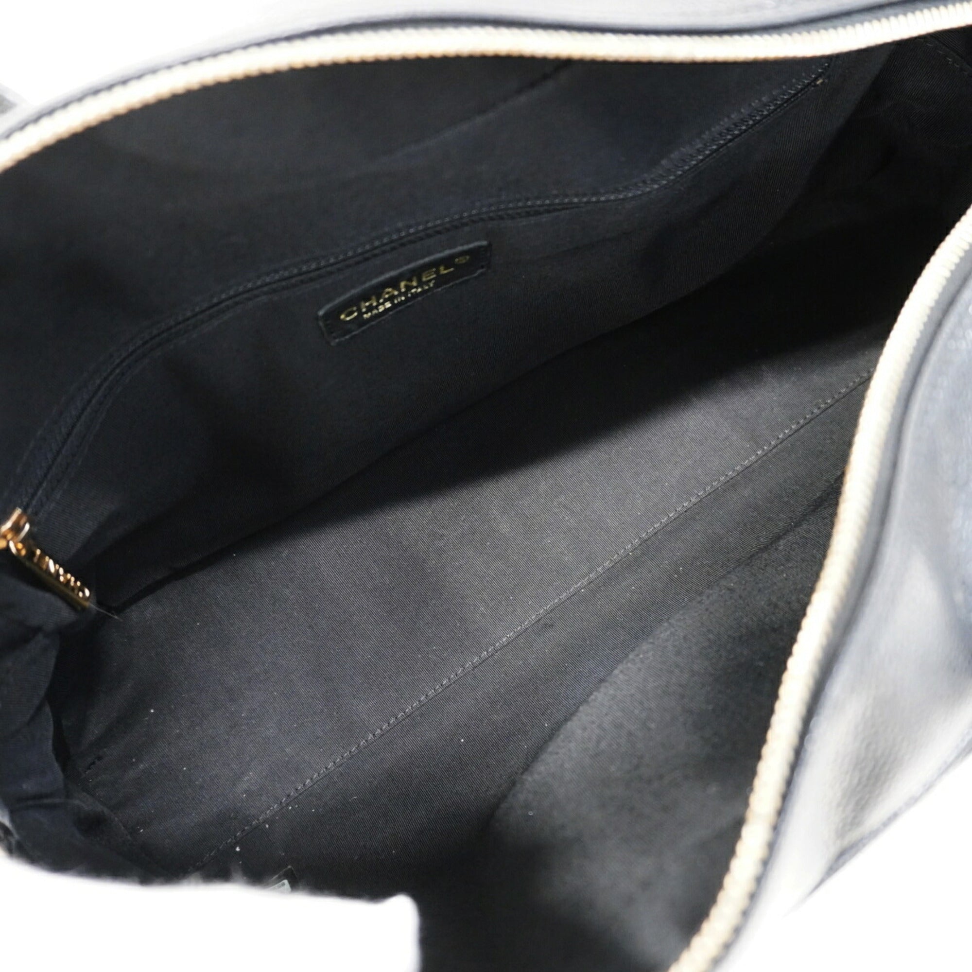 Chanel Black Grained Calfskin Handbag (Pre-Owned)