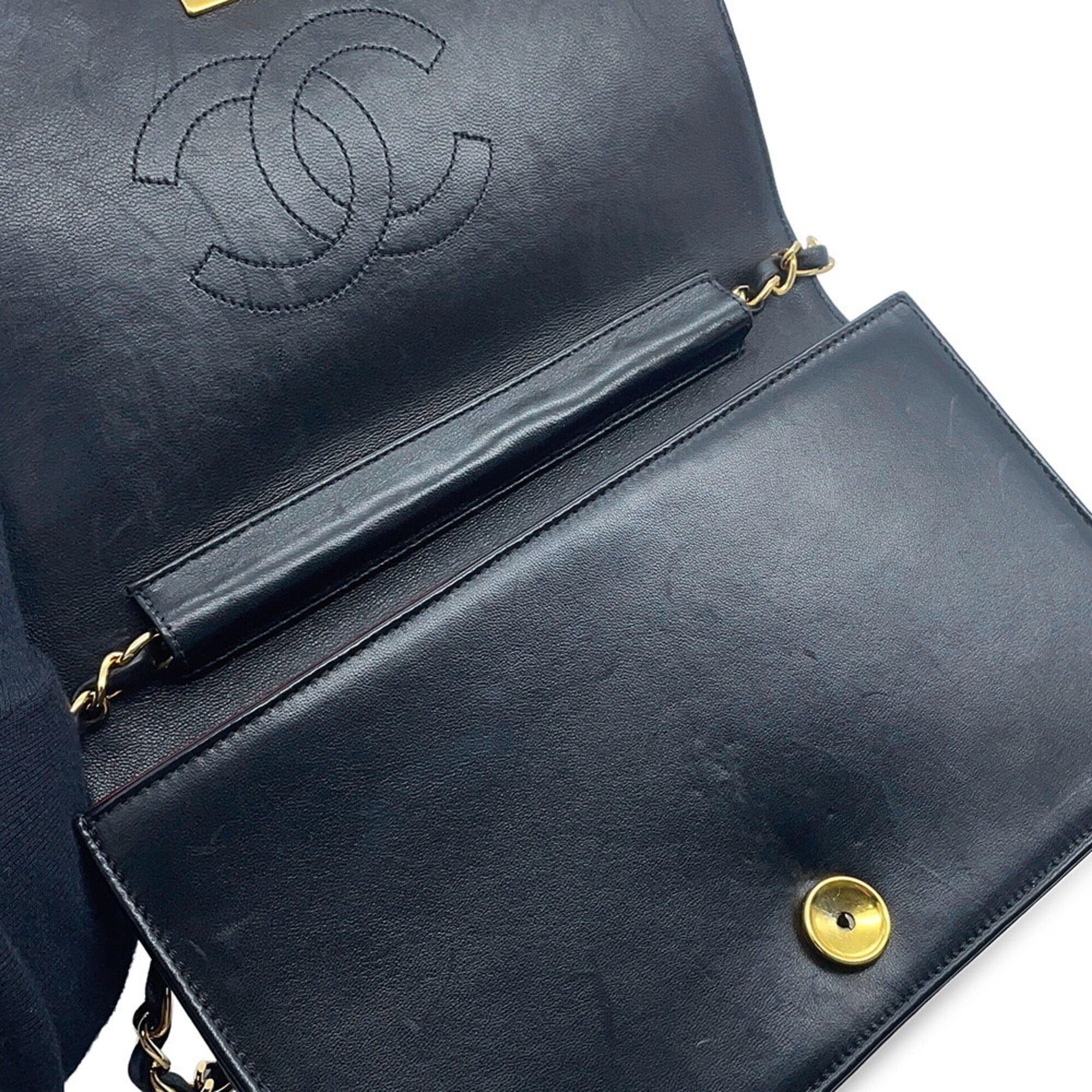 Chanel Black Leather Shoulder Bag (Pre-Owned)