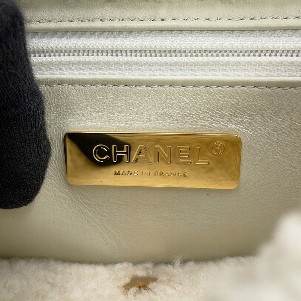 Chanel White Handbag Shoulder Bag (Pre-Owned)