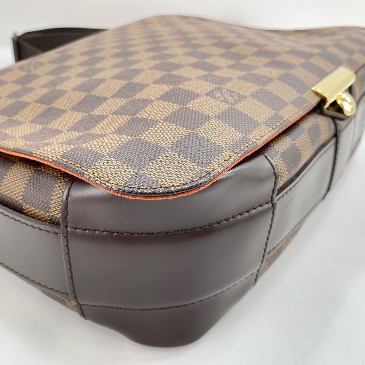 Louis Vuitton Brown Shoulder Bag (Pre-Owned)