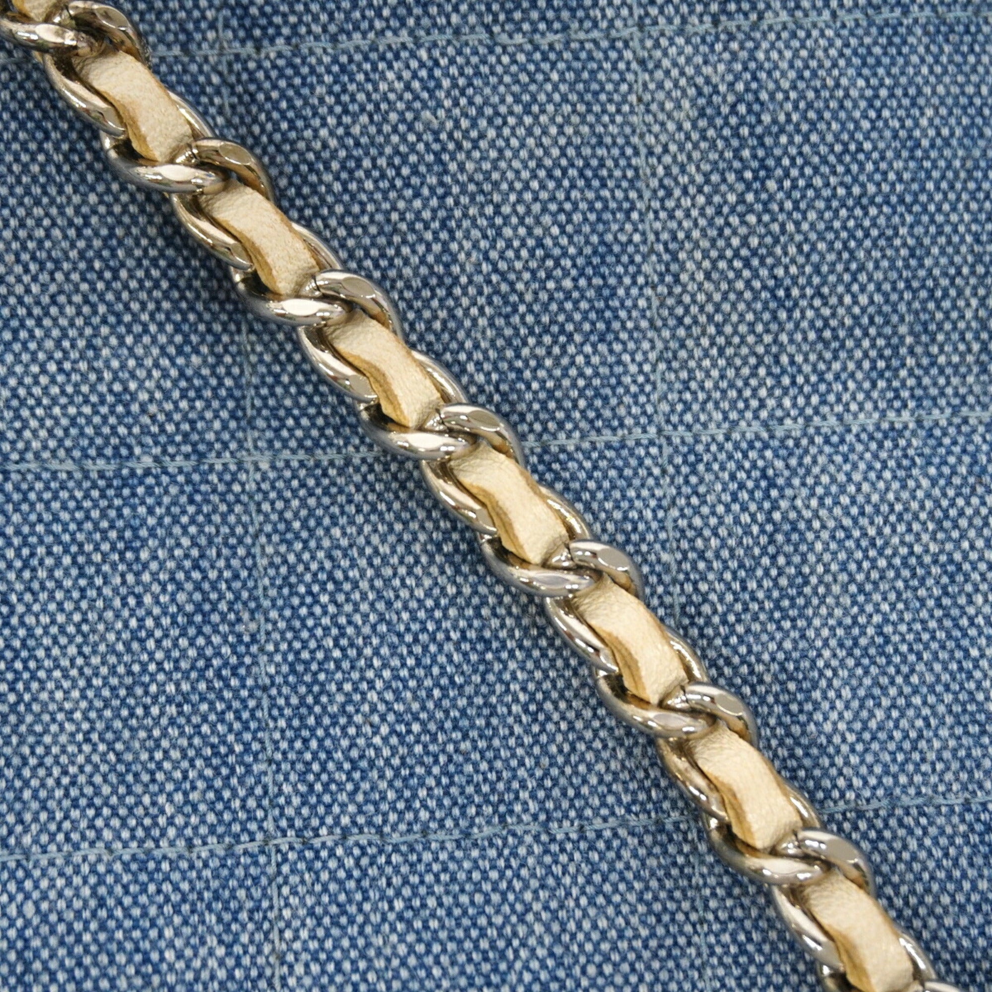Chanel Blue Denim Shoulder Bag (Pre-Owned)