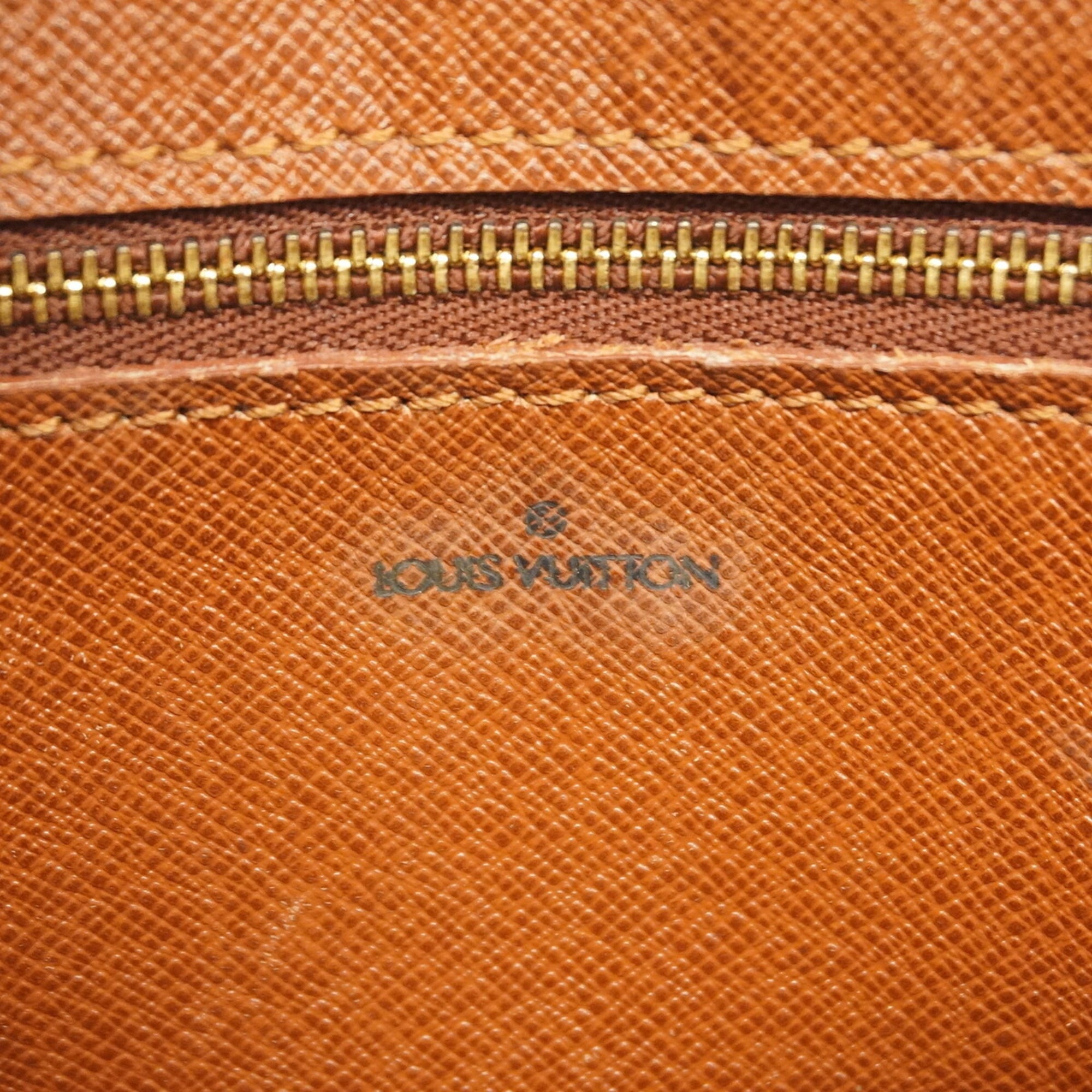 Louis Vuitton Brown Shoulder Bag (Pre-Owned)