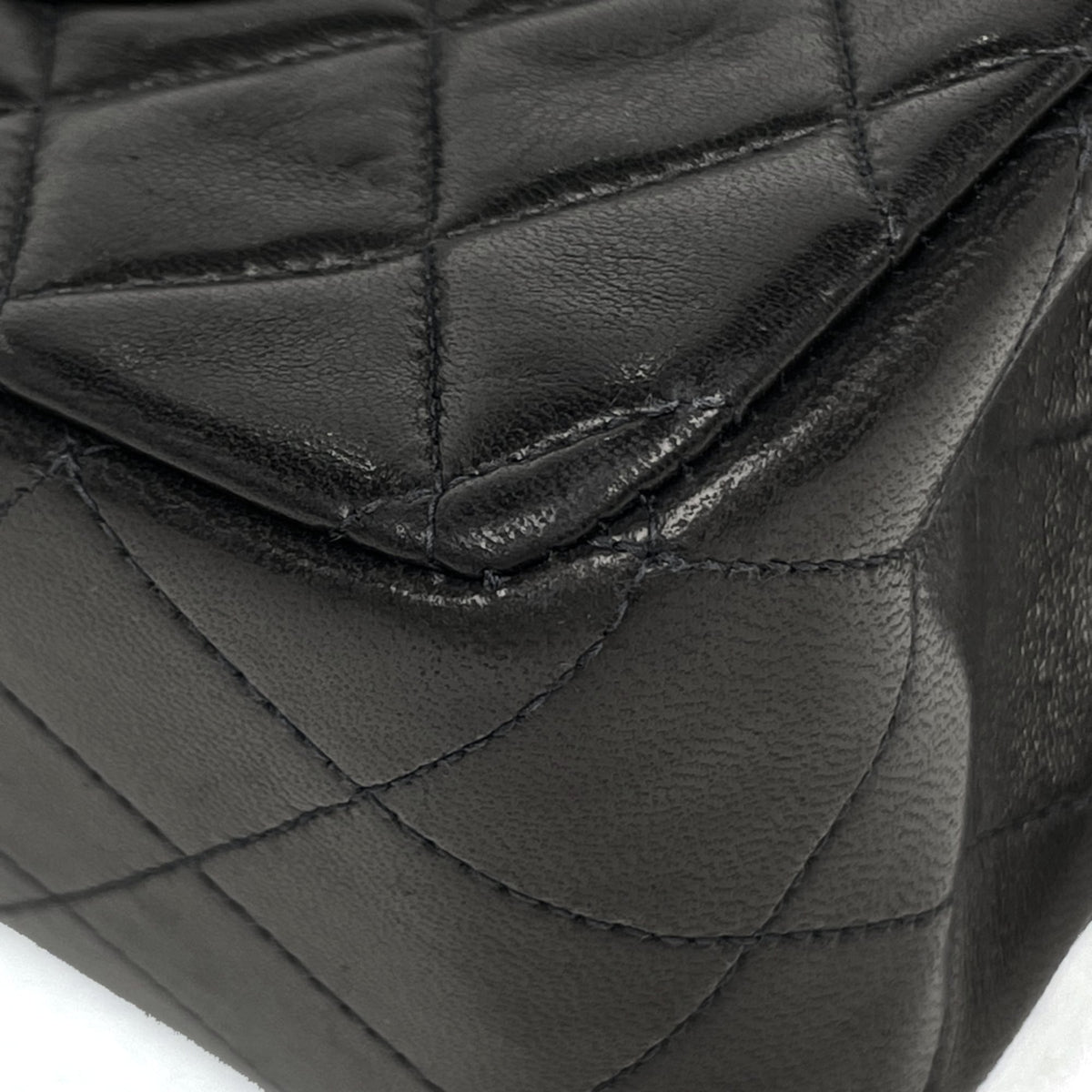 Chanel Black Leather Shoulder Bag (Pre-Owned)