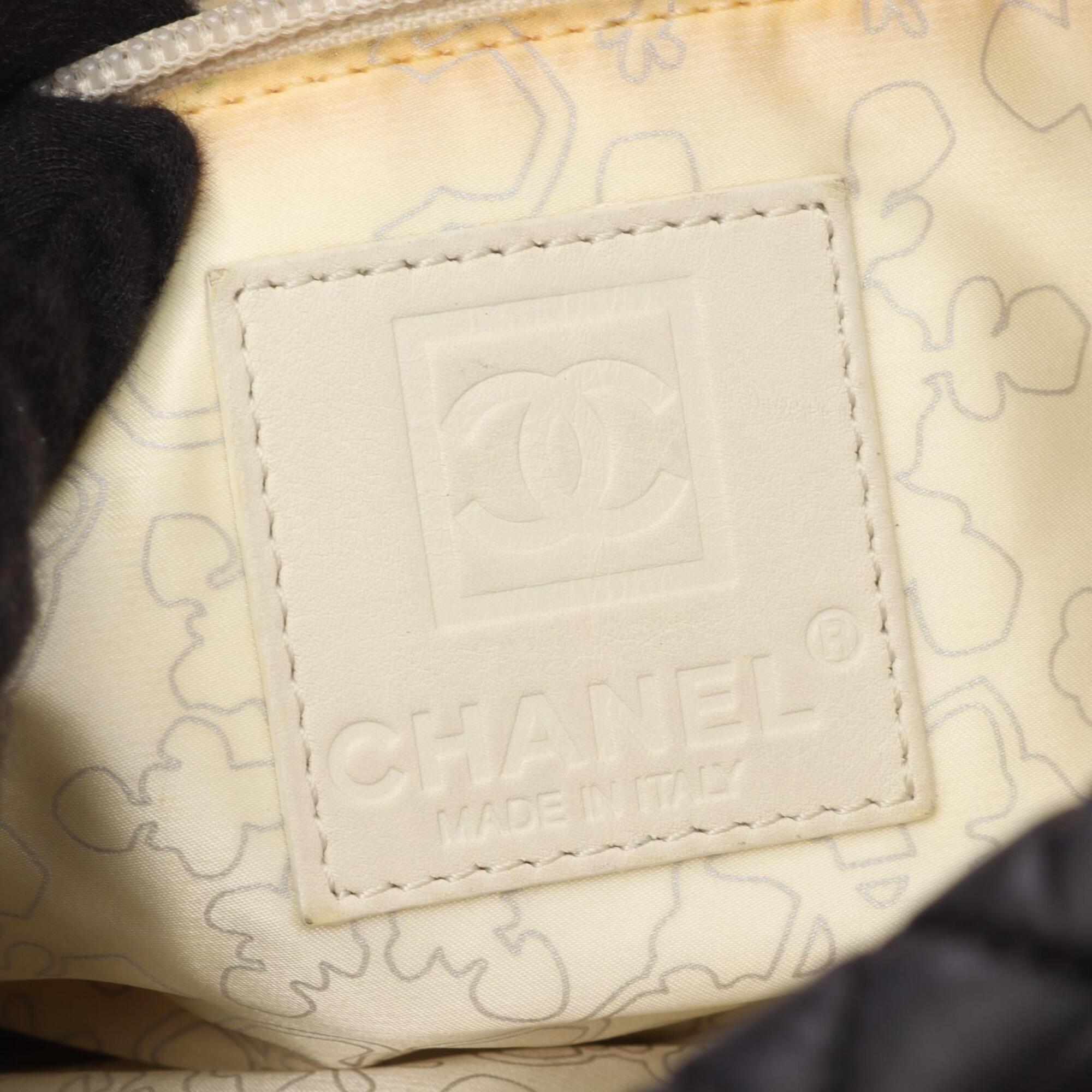 Chanel Black Nylon Leather Handbag Shoulder Bag (Pre-Owned)