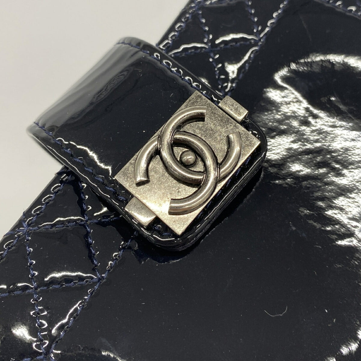 Chanel Navy Patent Leather Shoulder Bag (Pre-Owned)