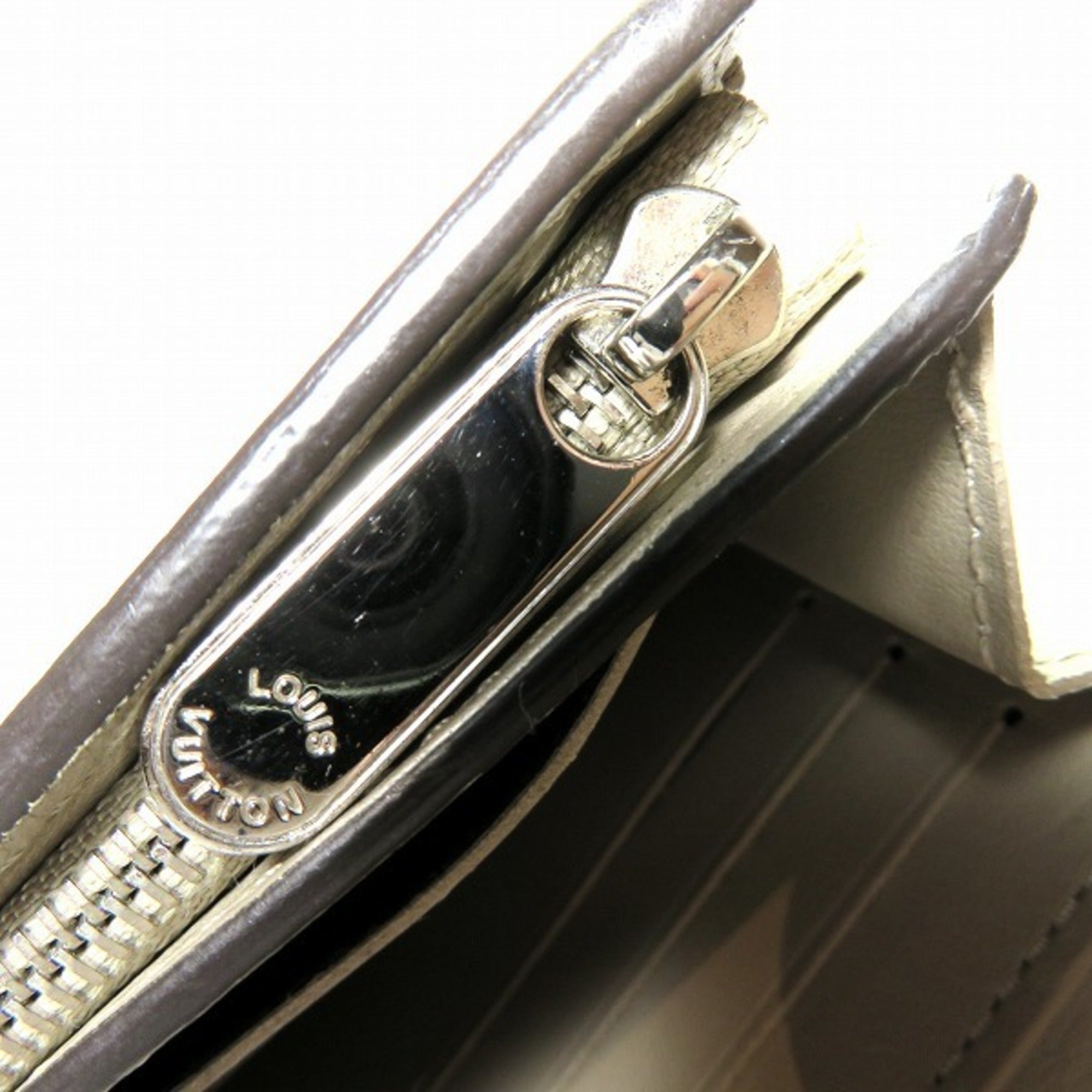 Louis Vuitton Galle Ivory Mahina Leather Leather Middle Wallet (Bi-Fold) (Pre-Owned)