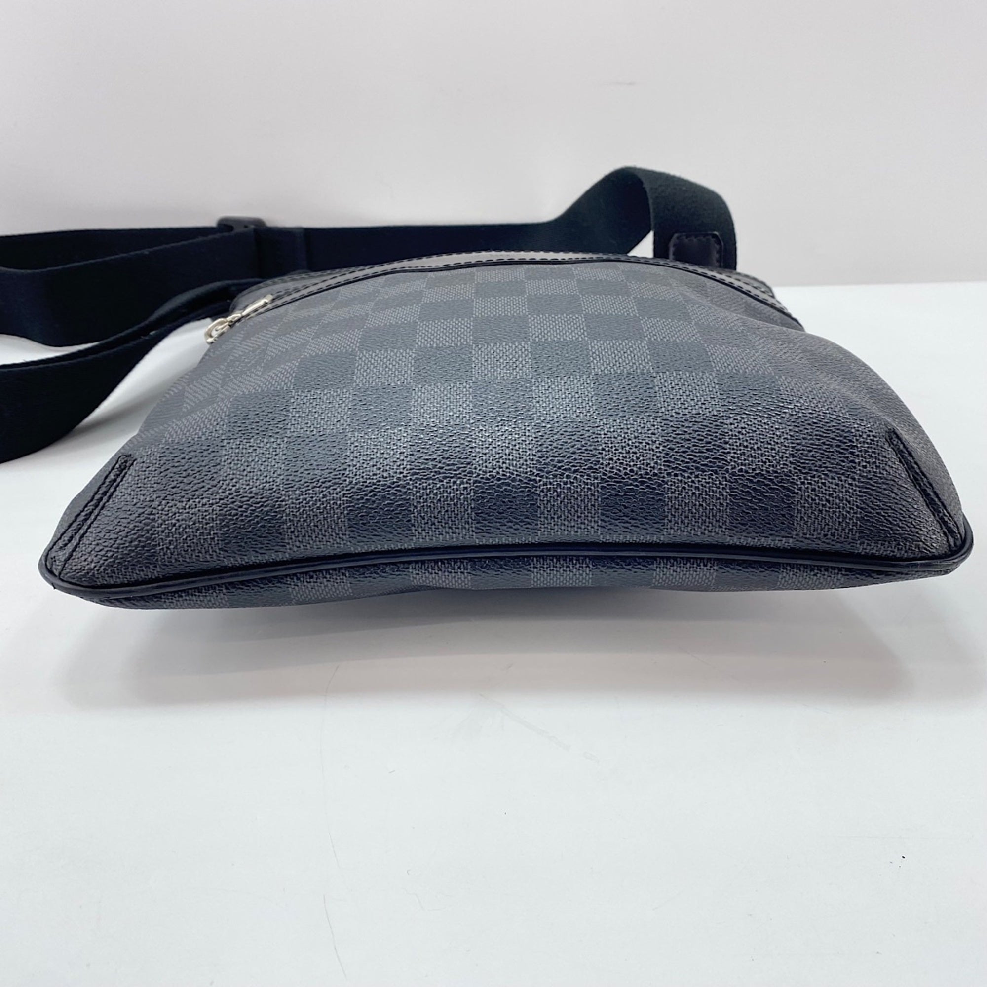 Louis Vuitton Black Shoulder Bag (Pre-Owned)
