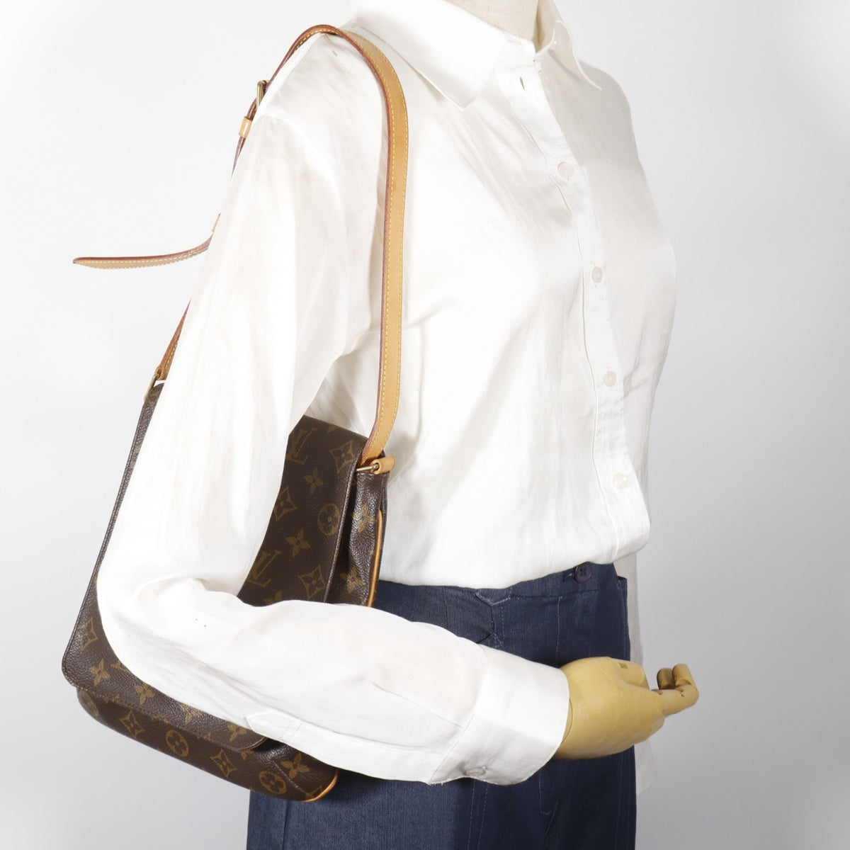 Louis Vuitton Brown Monogram Shoulder Bag (Pre-Owned)