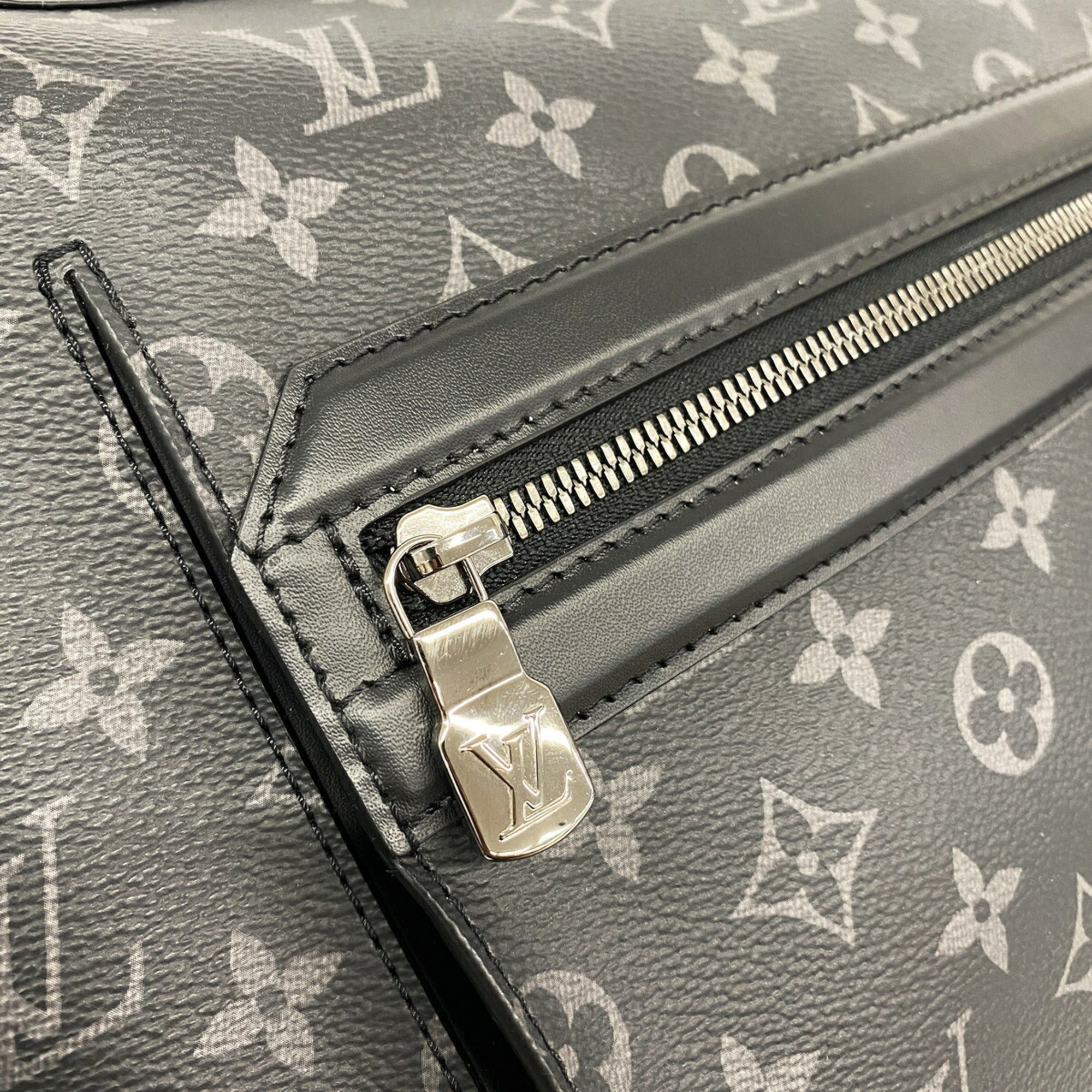 Louis Vuitton Black Shoulder Bag (Pre-Owned)