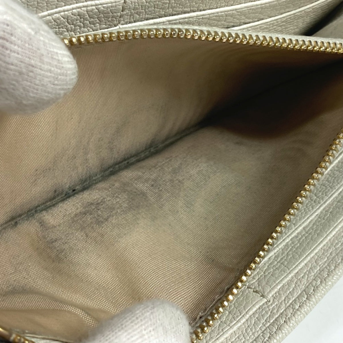 Miu Miu Gray White Leather Long Wallet (Bi-Fold) (Pre-Owned)