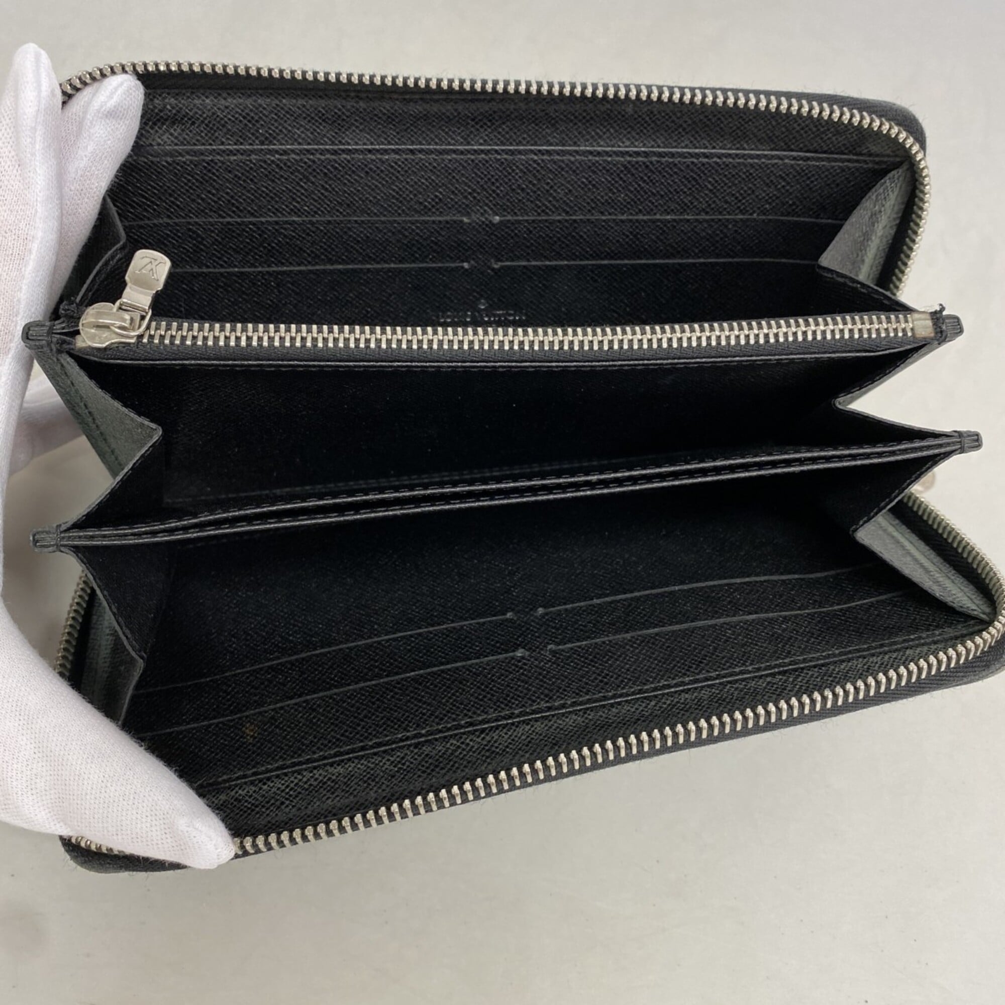 Louis Vuitton Noir Long Wallet (Bi-Fold) (Pre-Owned)
